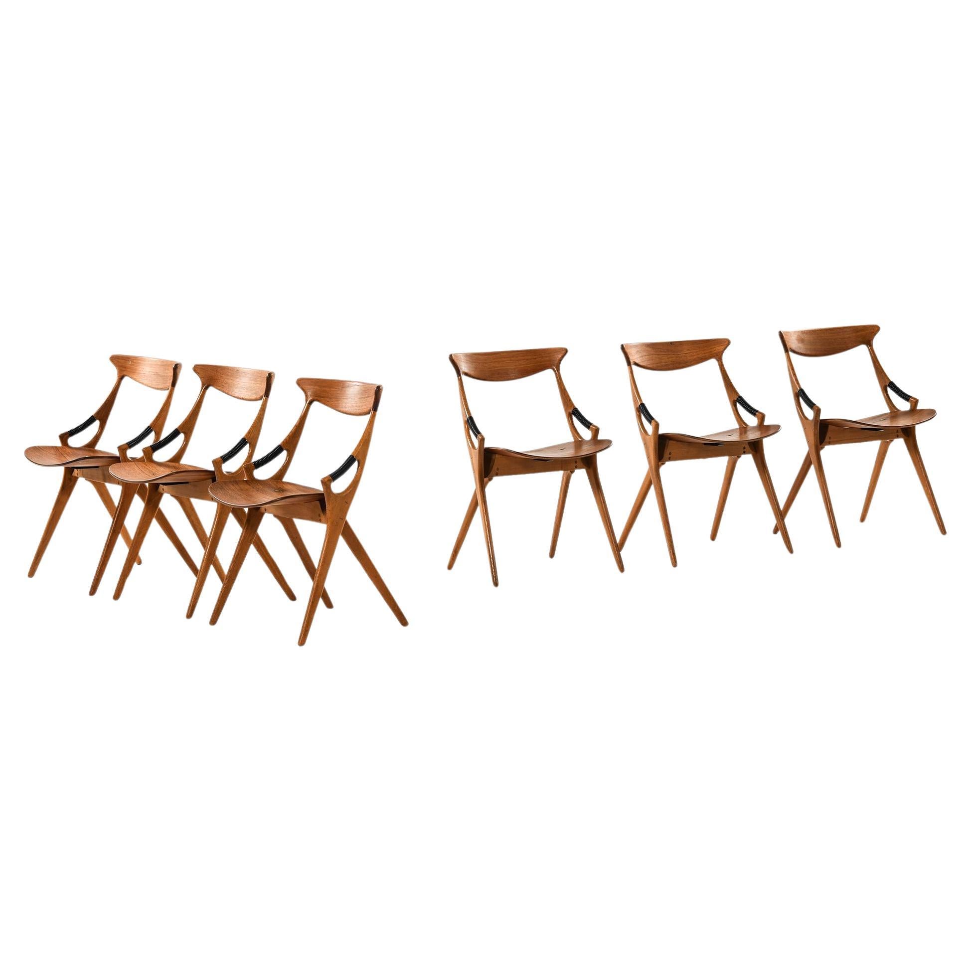 Set di sei sedie da pranzo, modello 210, di Arne Hovmand-Olsen, 1957
