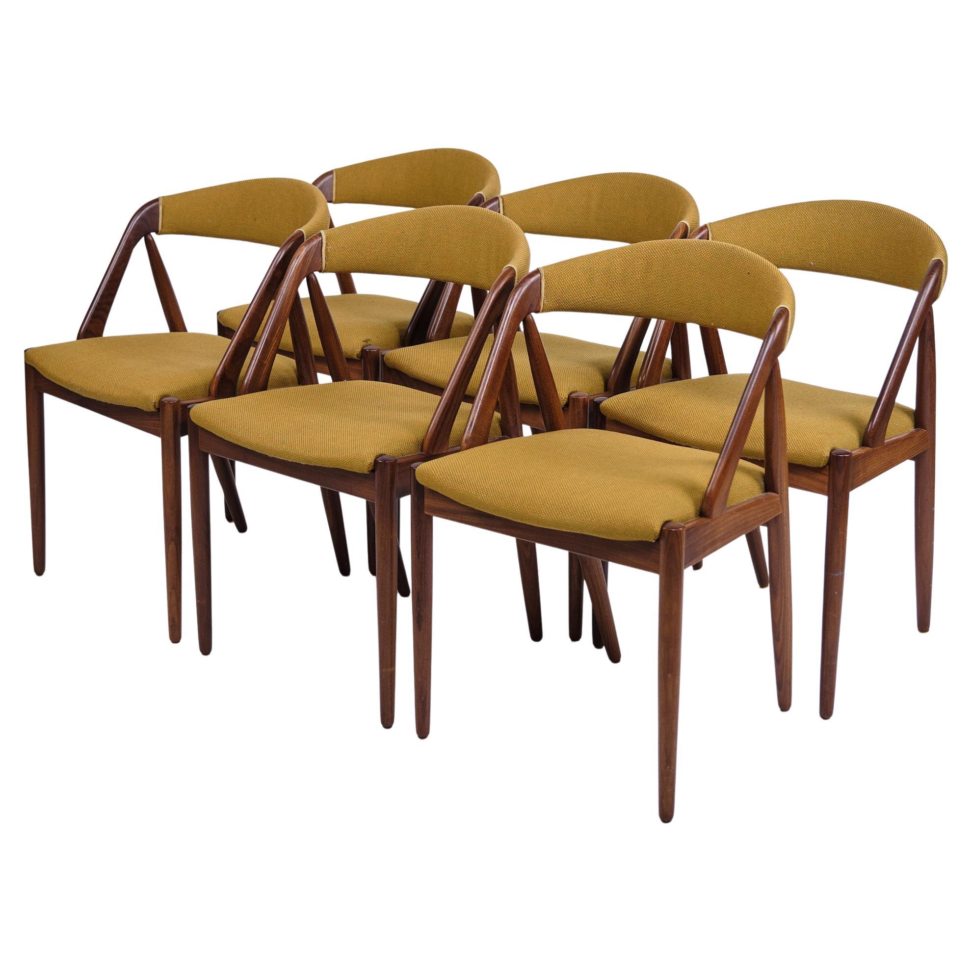 Satz von sechs Esszimmerstühlen, Modell 31 von Kai Kristiansen. Teakholz mit currygelber Polsterung. Dänisches Design aus dem Jahr 1960.

- Herkunft: Dänemark
- Designer: Kai Kristiansen
- Modell: 31
- Produzent: Dänisches Möbelhandwerk
- Zeitraum: