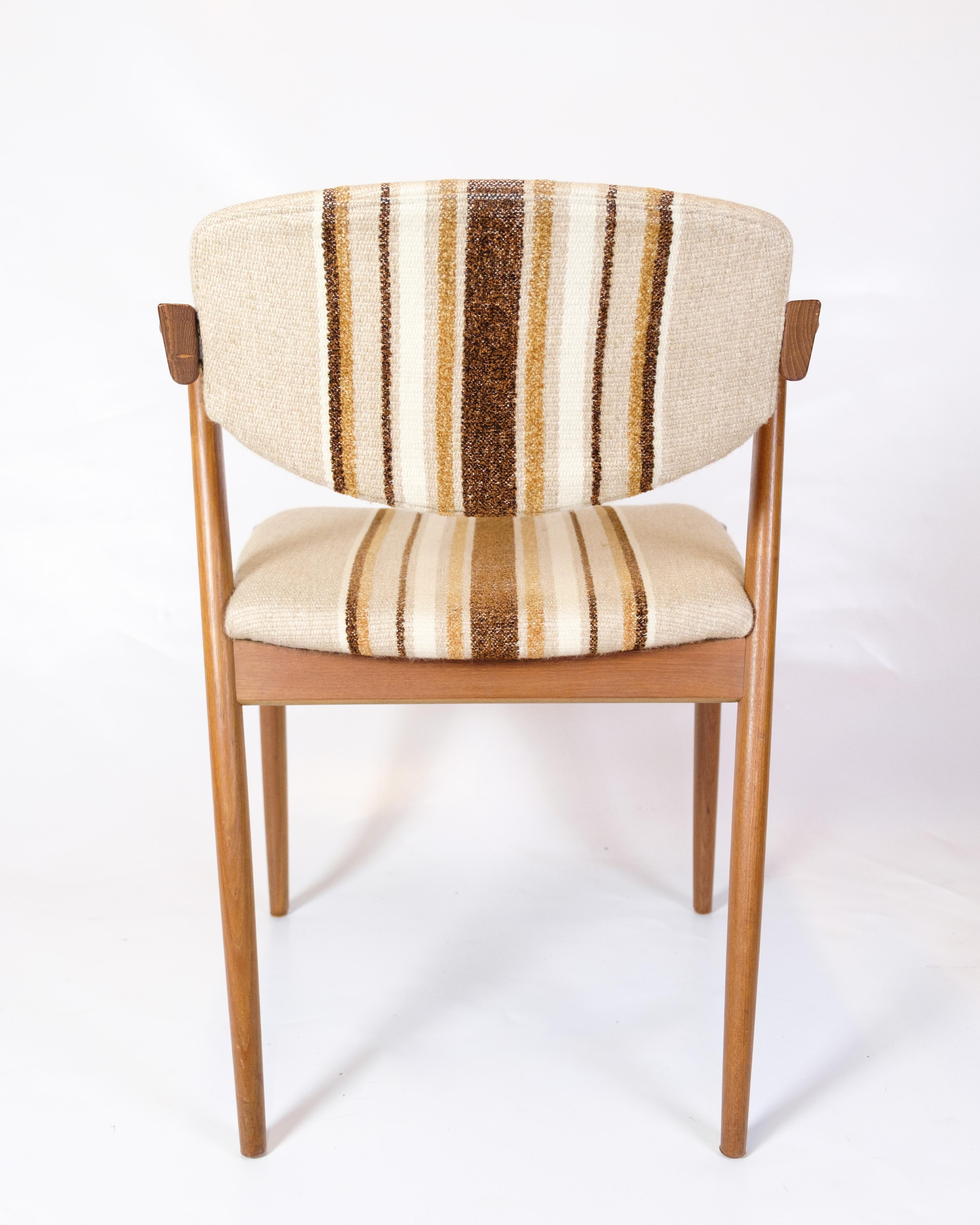 Ensemble de six chaises de salle à manger modèle 42 fabriquées en teck par Kai Kristiansen des années 1960 en vente 3