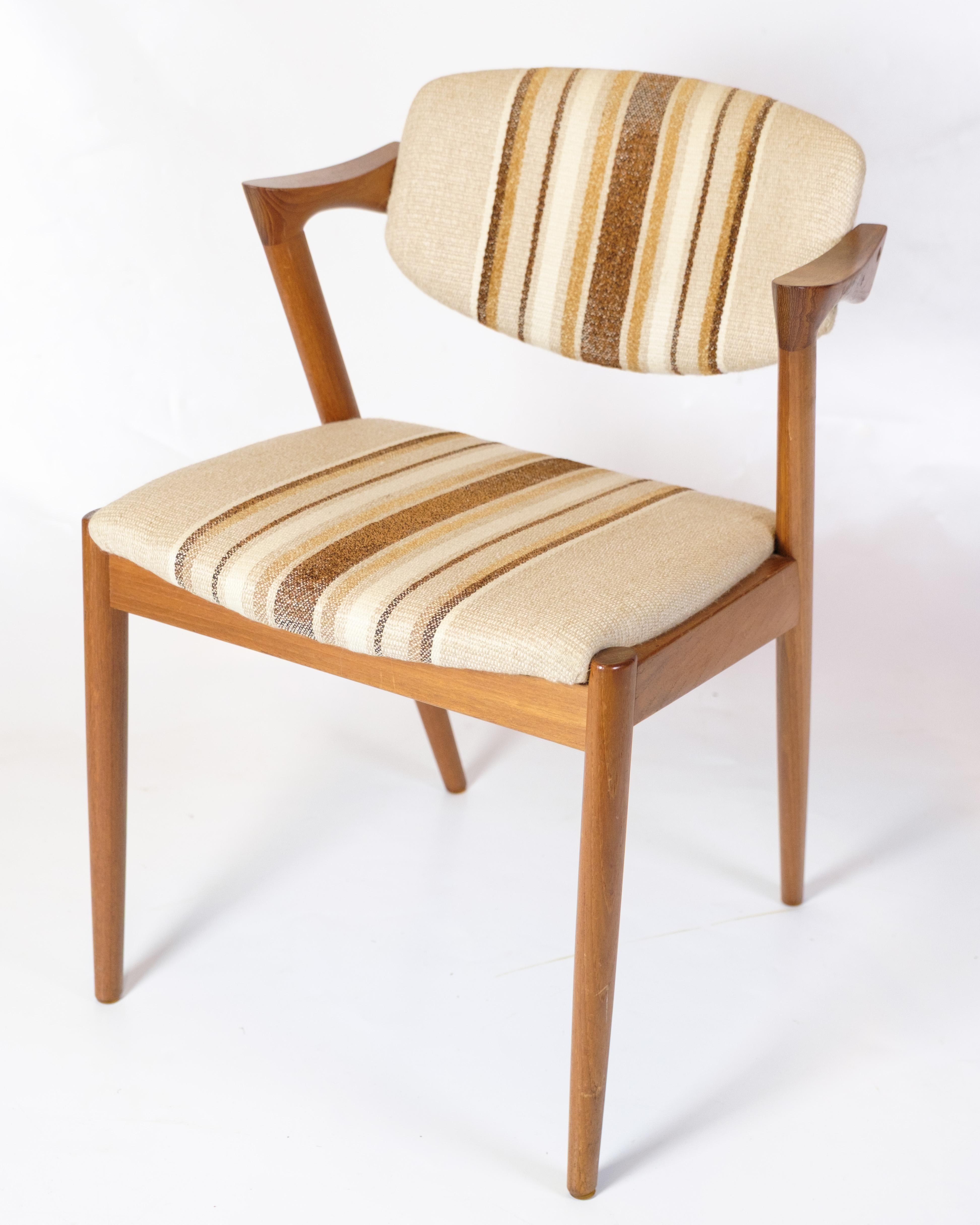 Danois Ensemble de six chaises de salle à manger modèle 42 fabriquées en teck par Kai Kristiansen des années 1960 en vente