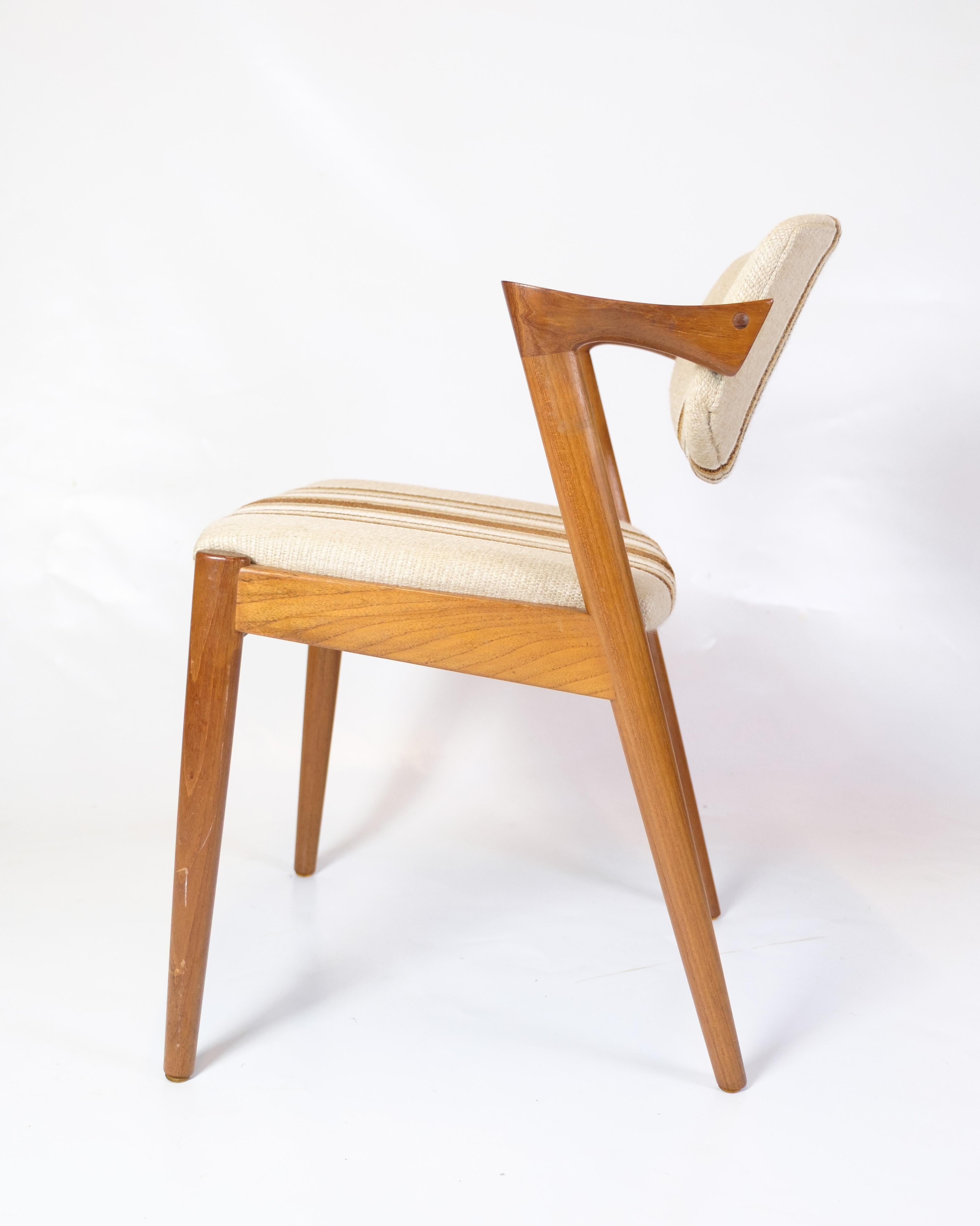 Ensemble de six chaises de salle à manger modèle 42 fabriquées en teck par Kai Kristiansen des années 1960 en vente 2