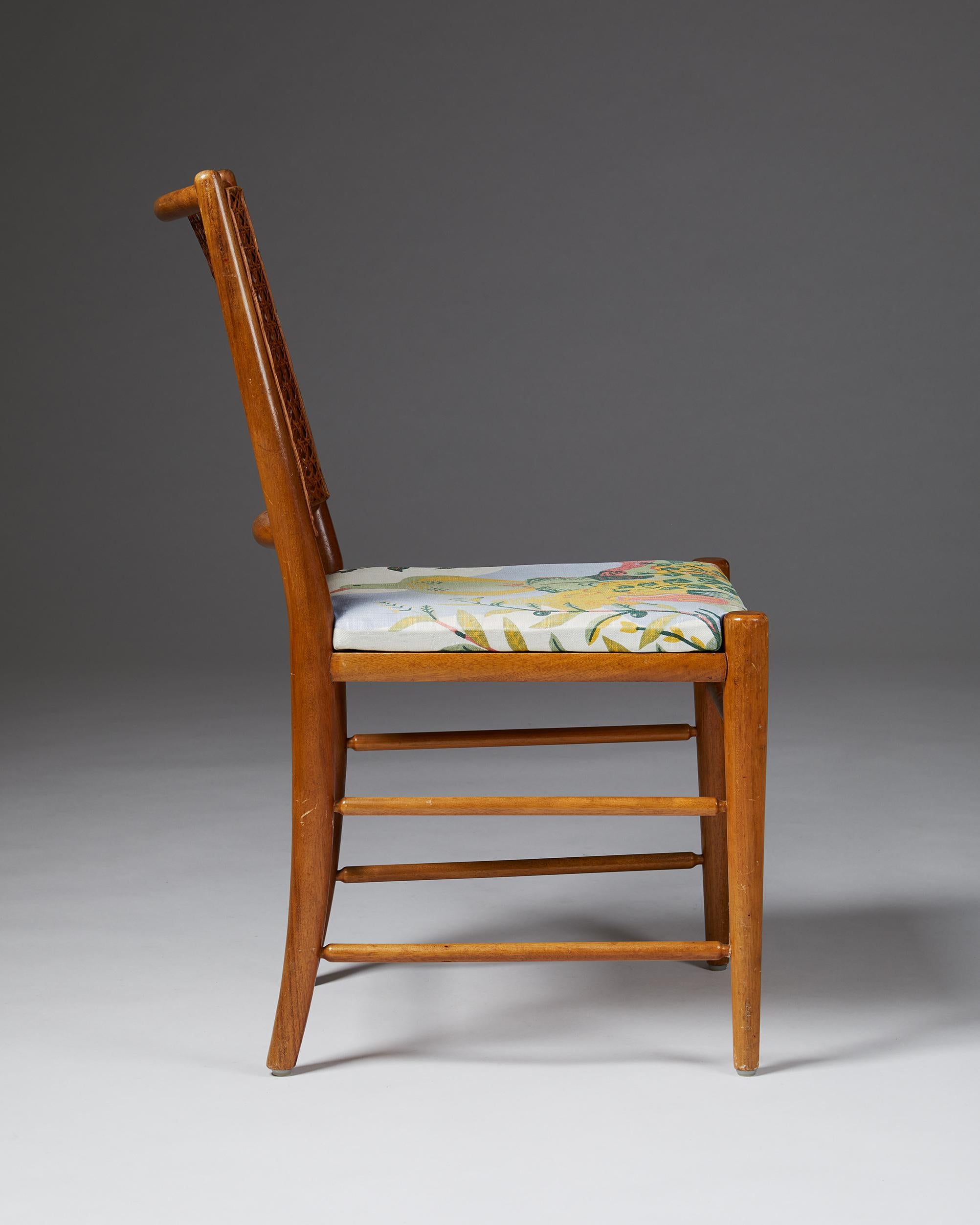 Mid-20th Century Set of Six Dining Chairs Model 526 Designed by Josef Frank for Svenskt Tenn For Sale