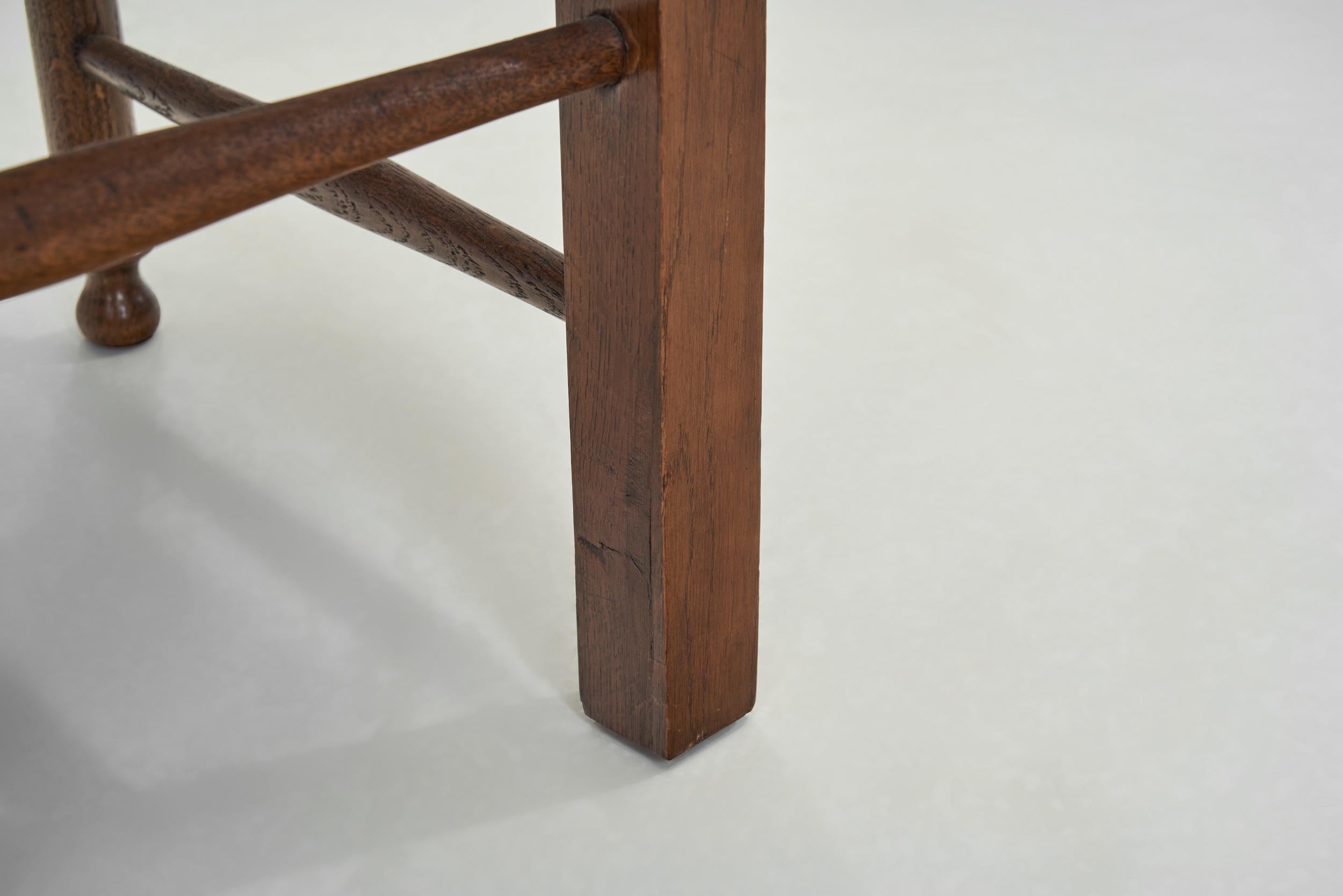 Ensemble de six chaises de salle à manger tapissées de peau de mouton, Europe, vers 1960 en vente 9