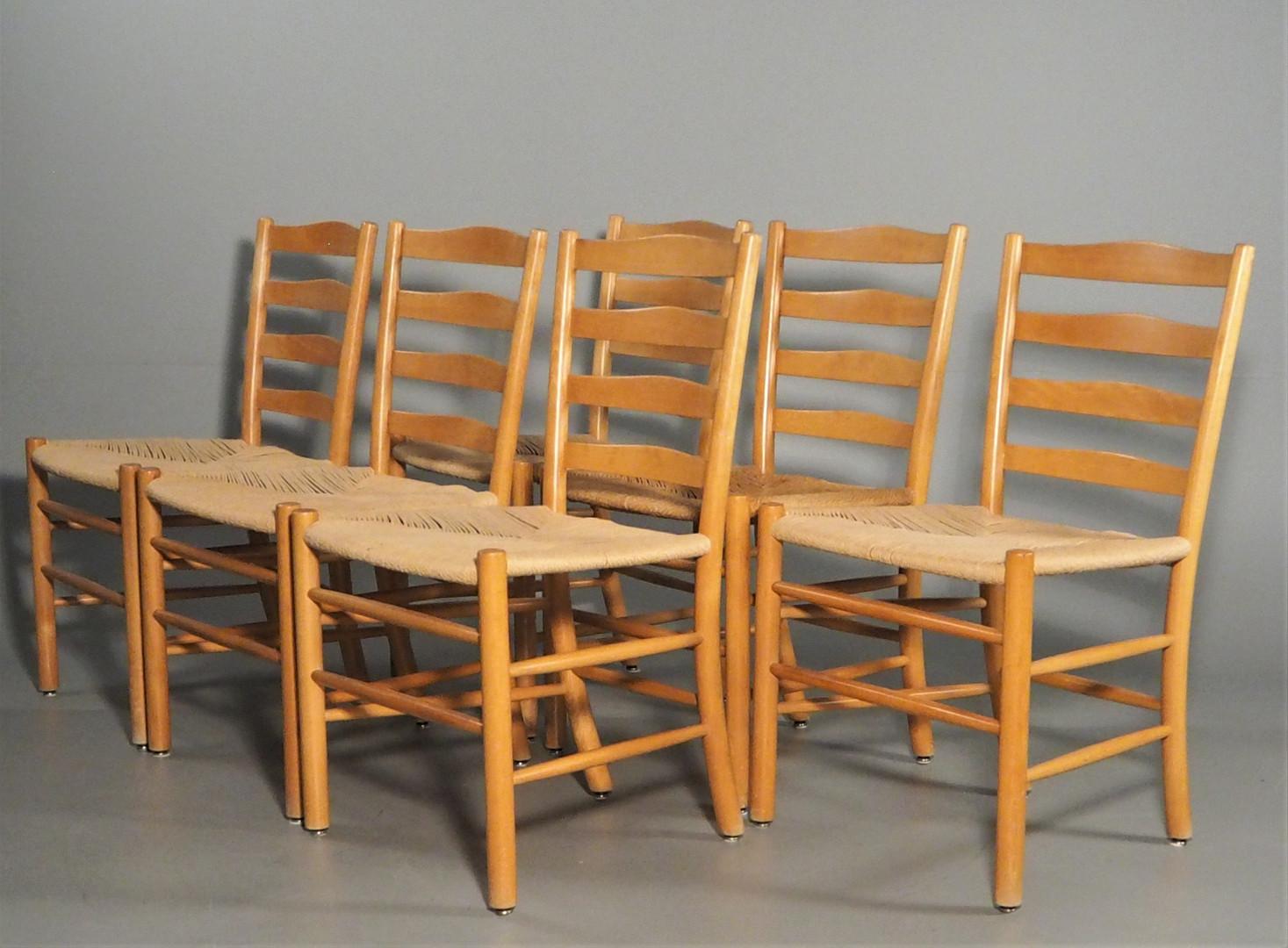 Gestell aus Buche, Sitz aus Papierkordel, entworfen von Kaare Klint für Fritz Hansen in den 1960er Jahren in Dänemark.
Preis für 