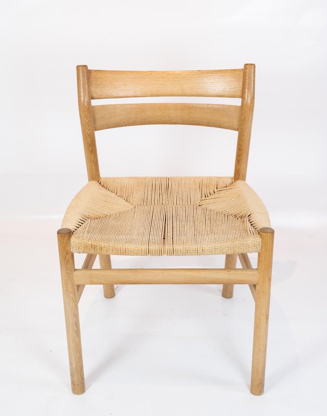 Set of six dining room chairs, model BM1, of oak and paper cord, designed by Børge Mogensen from the 1960s. The chairs are in great vintage condition.

 