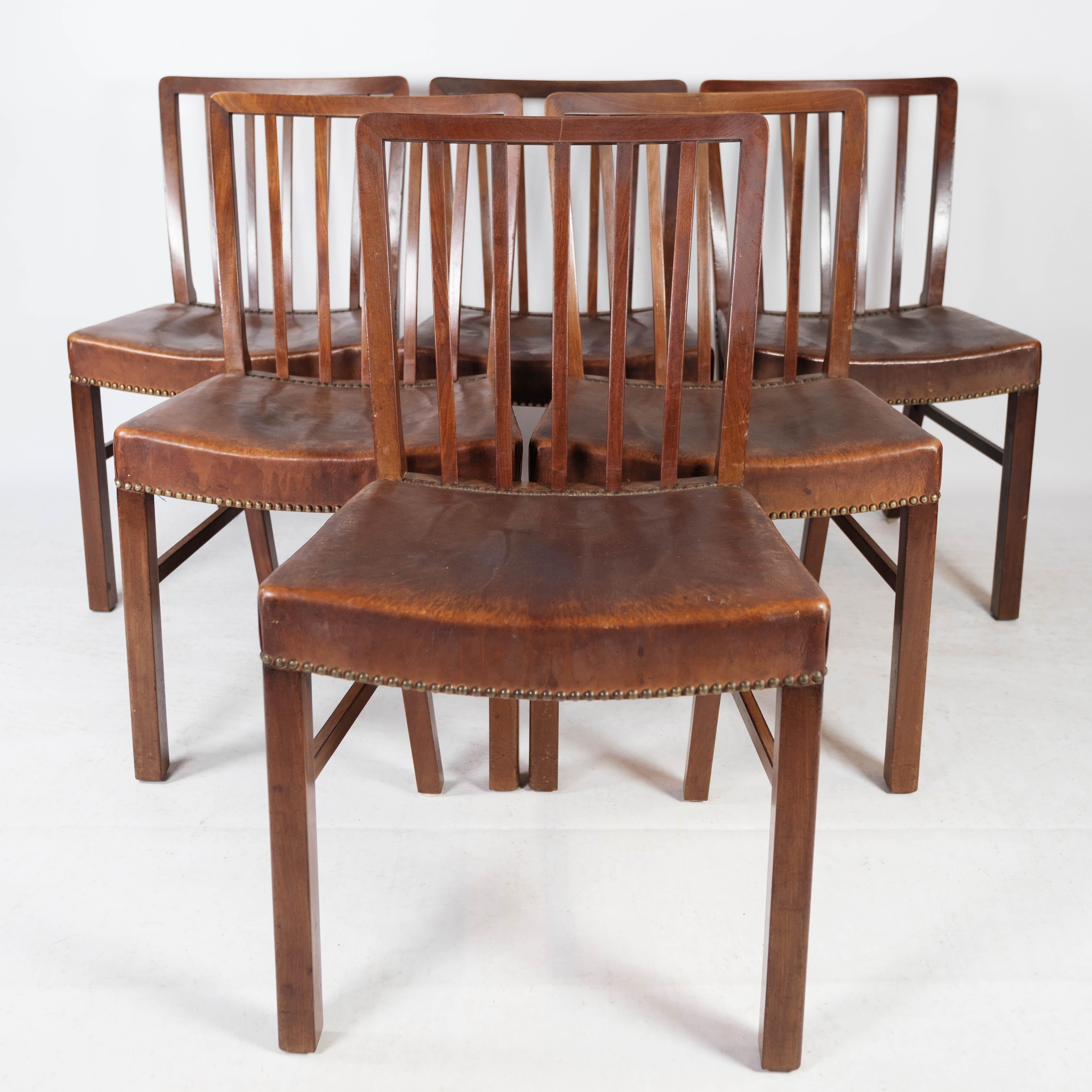 Set of Six Dining Room Chairs of Mahogany by Fritz Hansen, 1940s In Good Condition In Lejre, DK