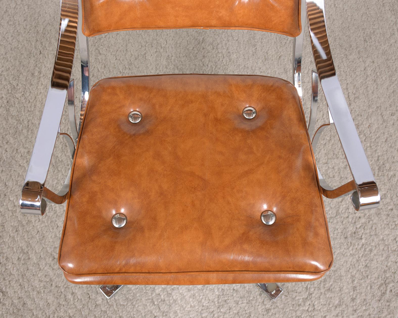 Set of Dining Swivel Chairs In Good Condition In Los Angeles, CA