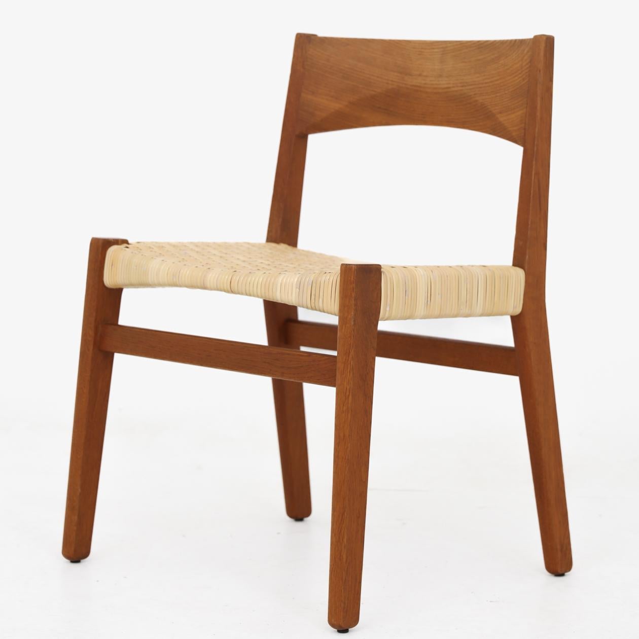Ensemble de 6 chaises de salle à manger en chêne patiné et cannage neuf. Présenté à l'exposition de meubles de la Guild des ébénistes en 1962. Børge Mogensen / Erhard Rasmussen.