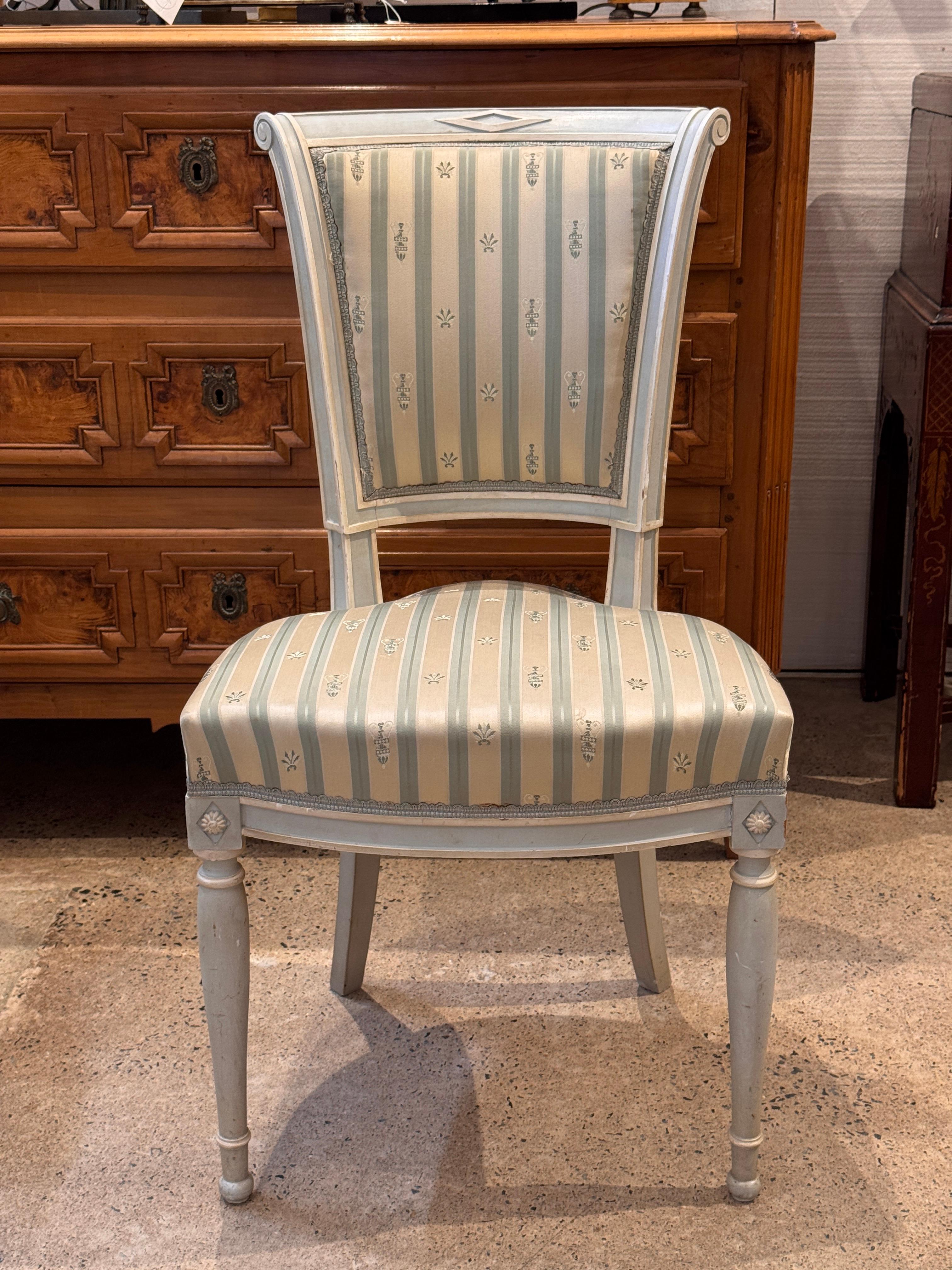 Milieu du XXe siècle Ensemble de six chaises de salle à manger de style Directoire en vente