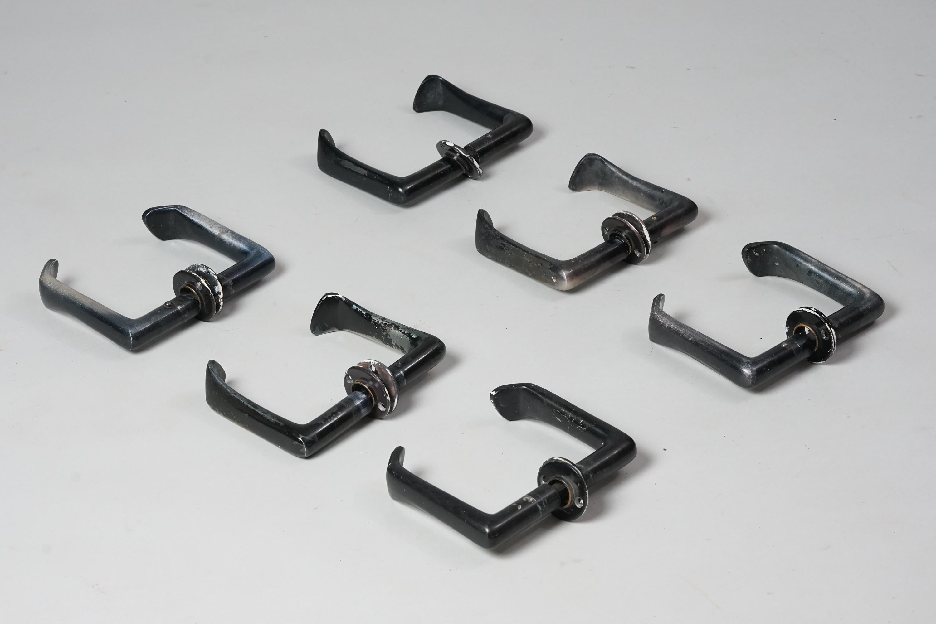 Set of six door handles by Alvar Aalto from the 1960s. Painted aluminum. Good vintage condition, heavy patina consistent with age and use. The door handles are sold as a set. 

Alvar Aalto (1898-1976) is probably the most famous Finnish architect