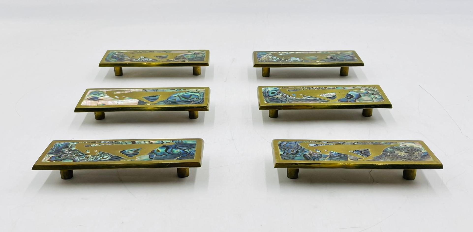 Laiton Ensemble de six poignées de porte en laiton et coquille d'ormeau par Peñoles, Mexique, années 1950 en vente
