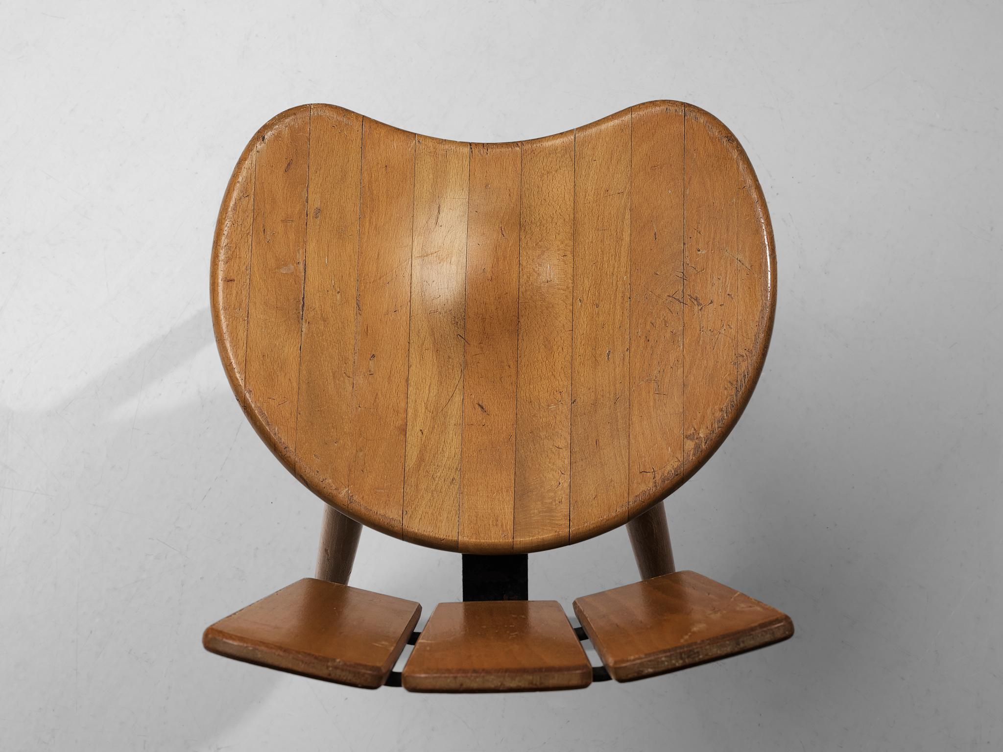 Satz von sechs niederländischen rustikalen Esszimmerstühlen aus gebeiztem Holz und Gusseisen  (Niederländisch)