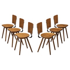 Satz von sechs niederländischen rustikalen Esszimmerstühlen aus gebeiztem Holz und Gusseisen 