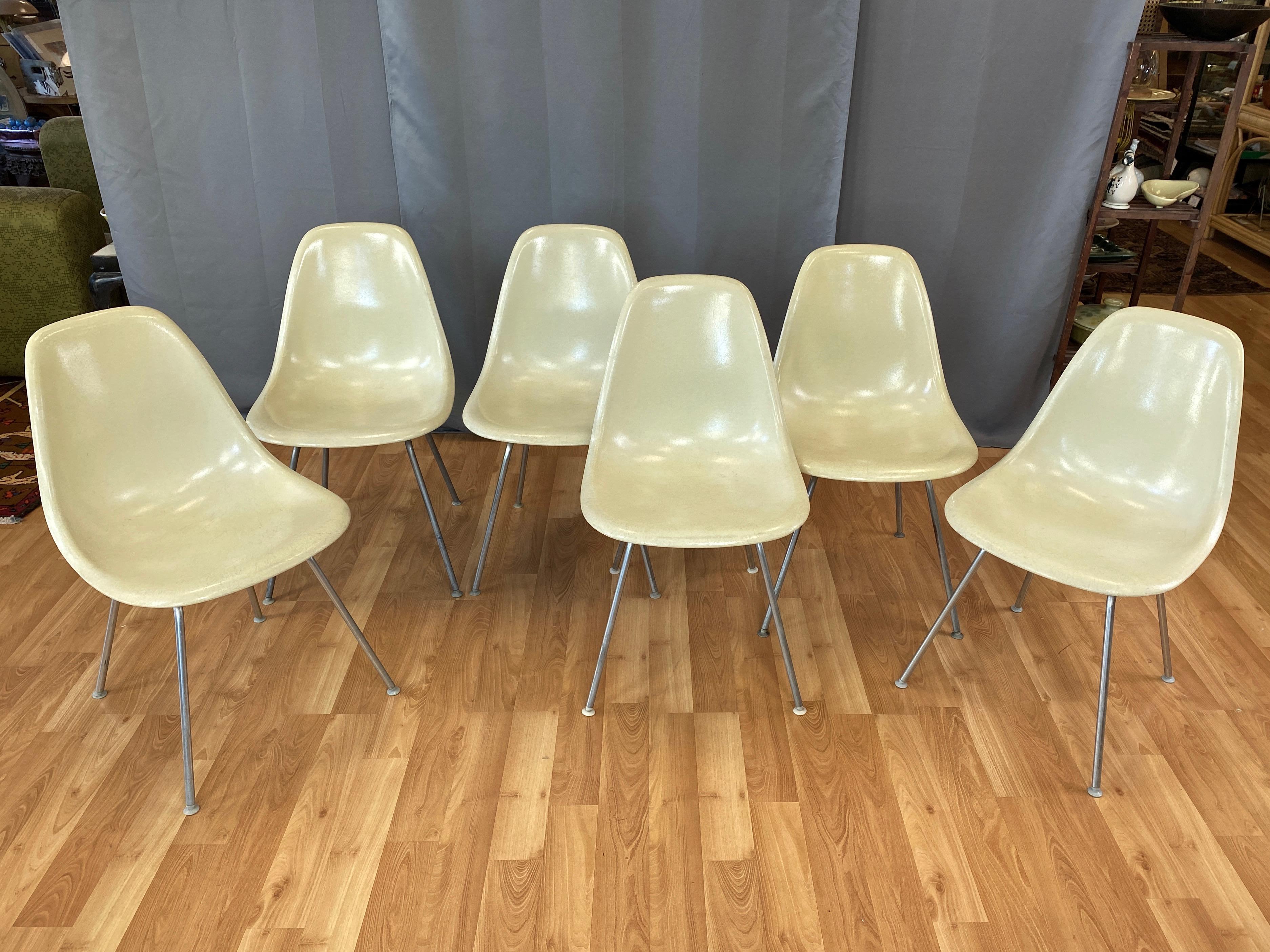 Set of Six Eames for Herman Miller DSX and DSG Side Chairs in Parchment, 1959 In Good Condition In San Francisco, CA