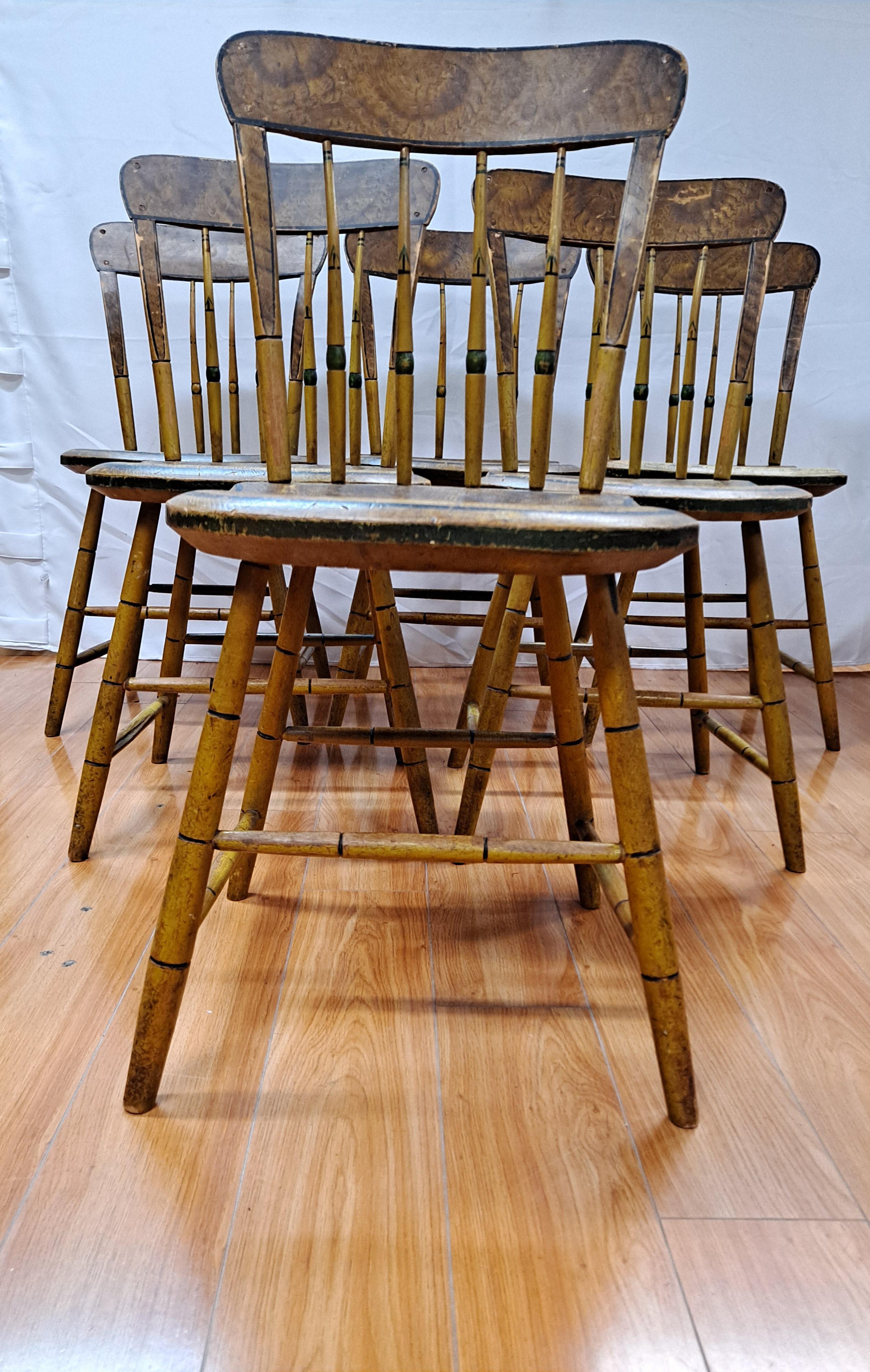 Bois Ensemble de six chaises d'appoint américaines Windsor peintes du début du 19ème siècle en vente