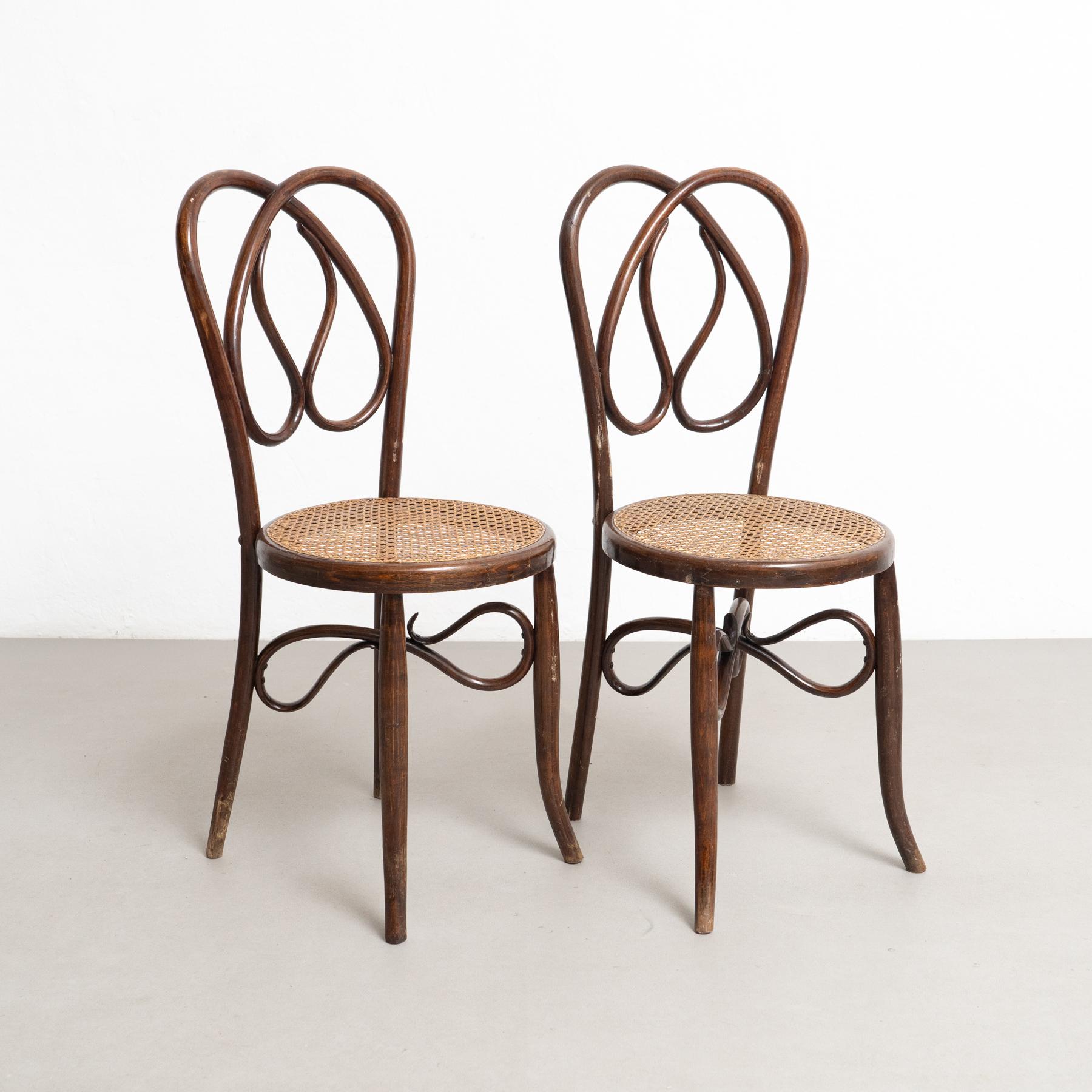 Ensemble de six chaises en bois bentley du début du 20e siècle avec sièges en rotin Bon état - En vente à Barcelona, ES