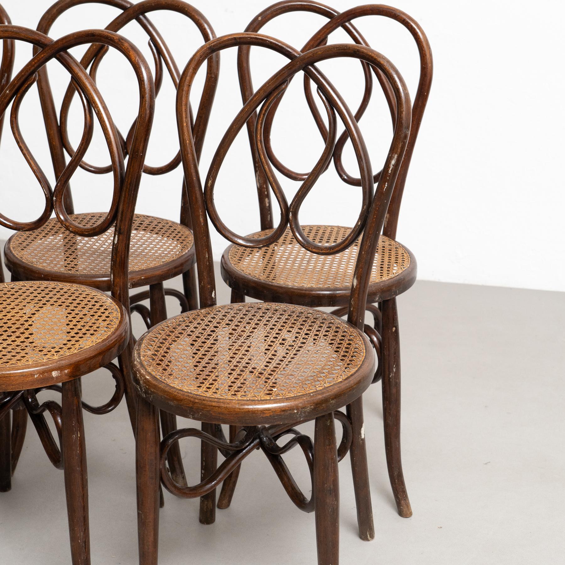 Milieu du XXe siècle Ensemble de six chaises en bois bentley du début du 20e siècle avec sièges en rotin en vente