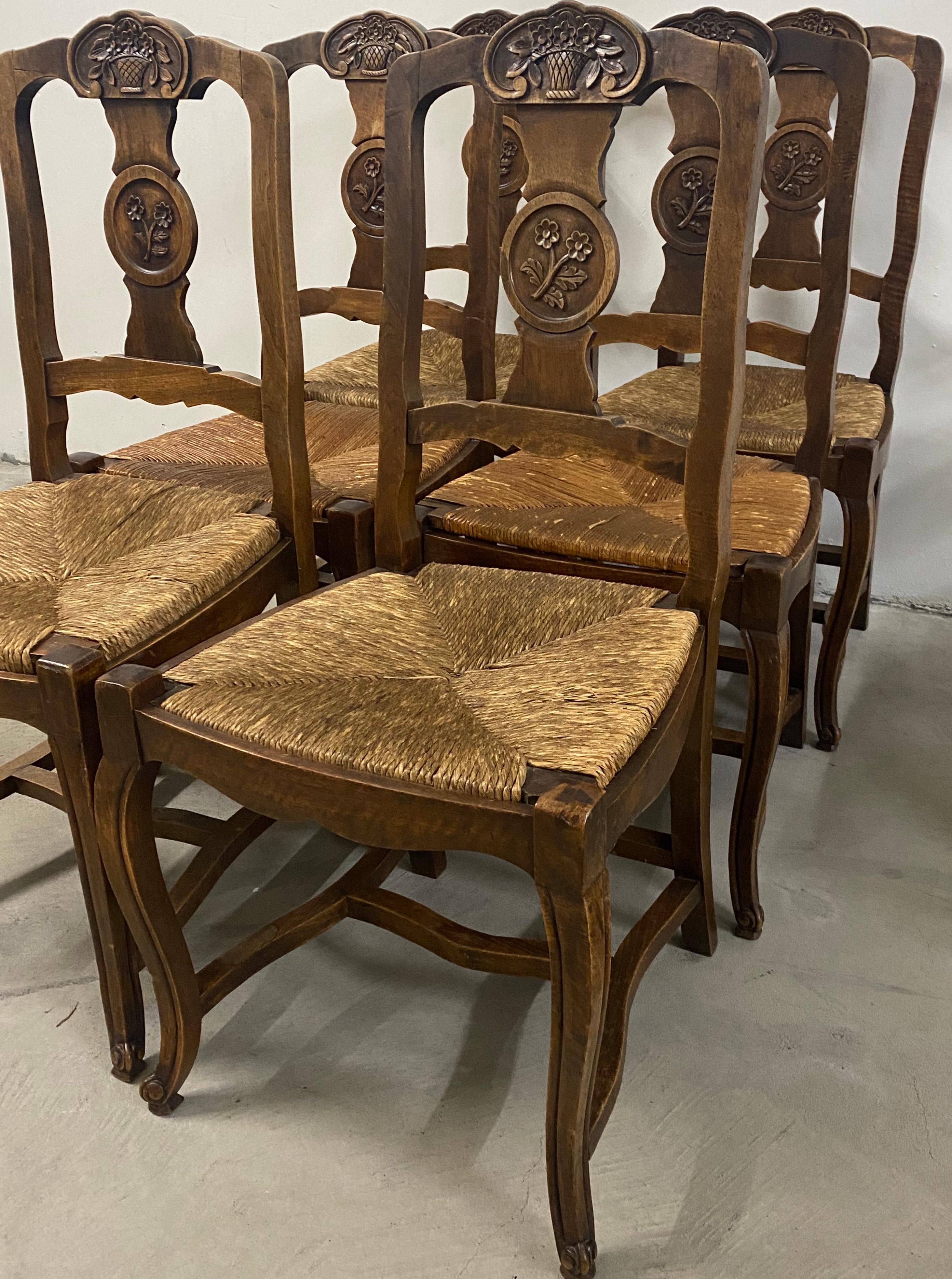 Set of six early 20th century French country side chairs with rush seats 

Measures: 17