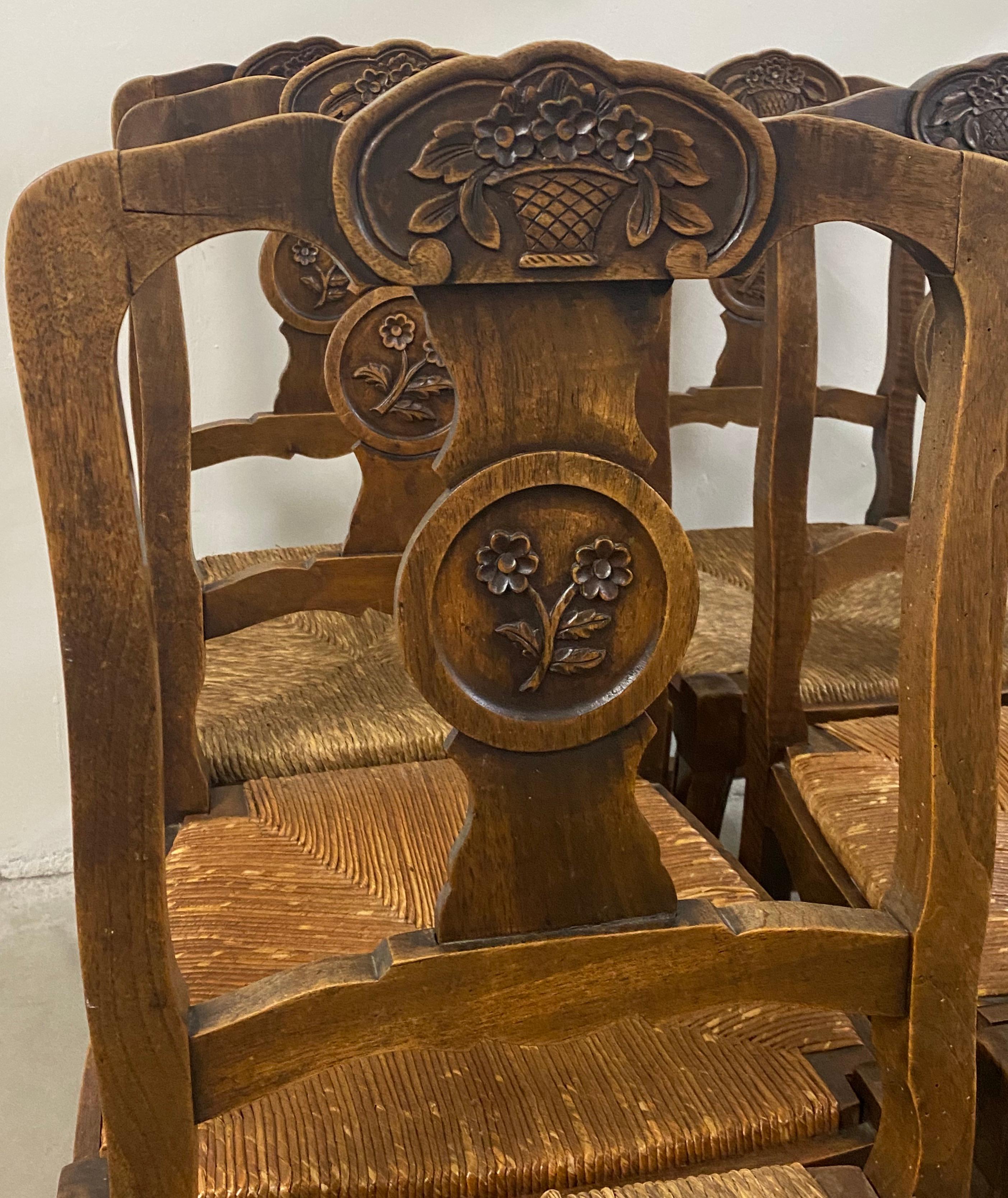 Hand-Carved Set of Six Early 20th Century French Country Side Chairs with Rush Seats