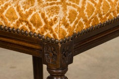 Set di sei sedie da pranzo in stile Luigi XVI, in noce, con rivestimento in velluto