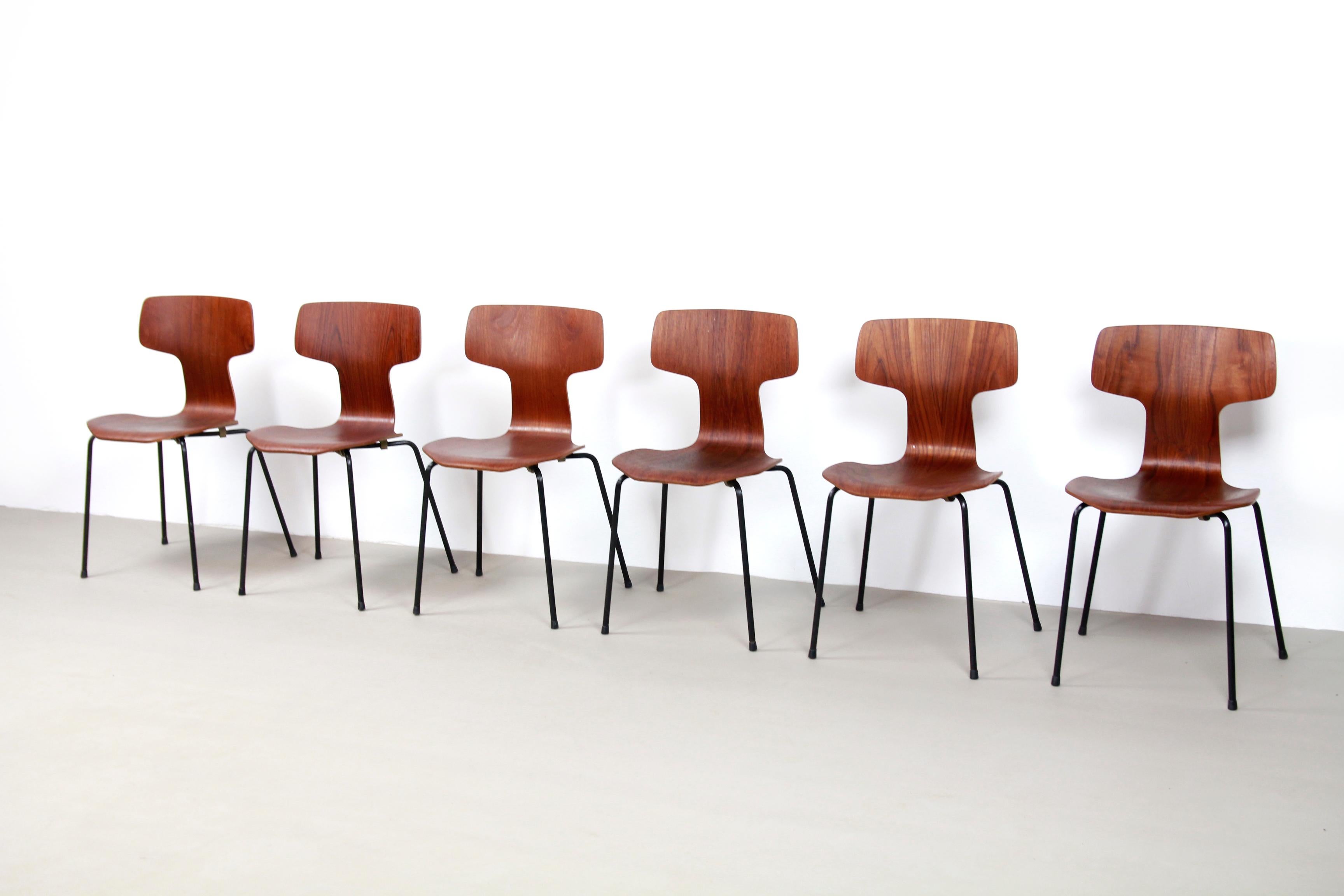 Set of six early Hammer chairs designed by Arne Jacobsen for Fritz Hansen. 
The official name of the chair is 