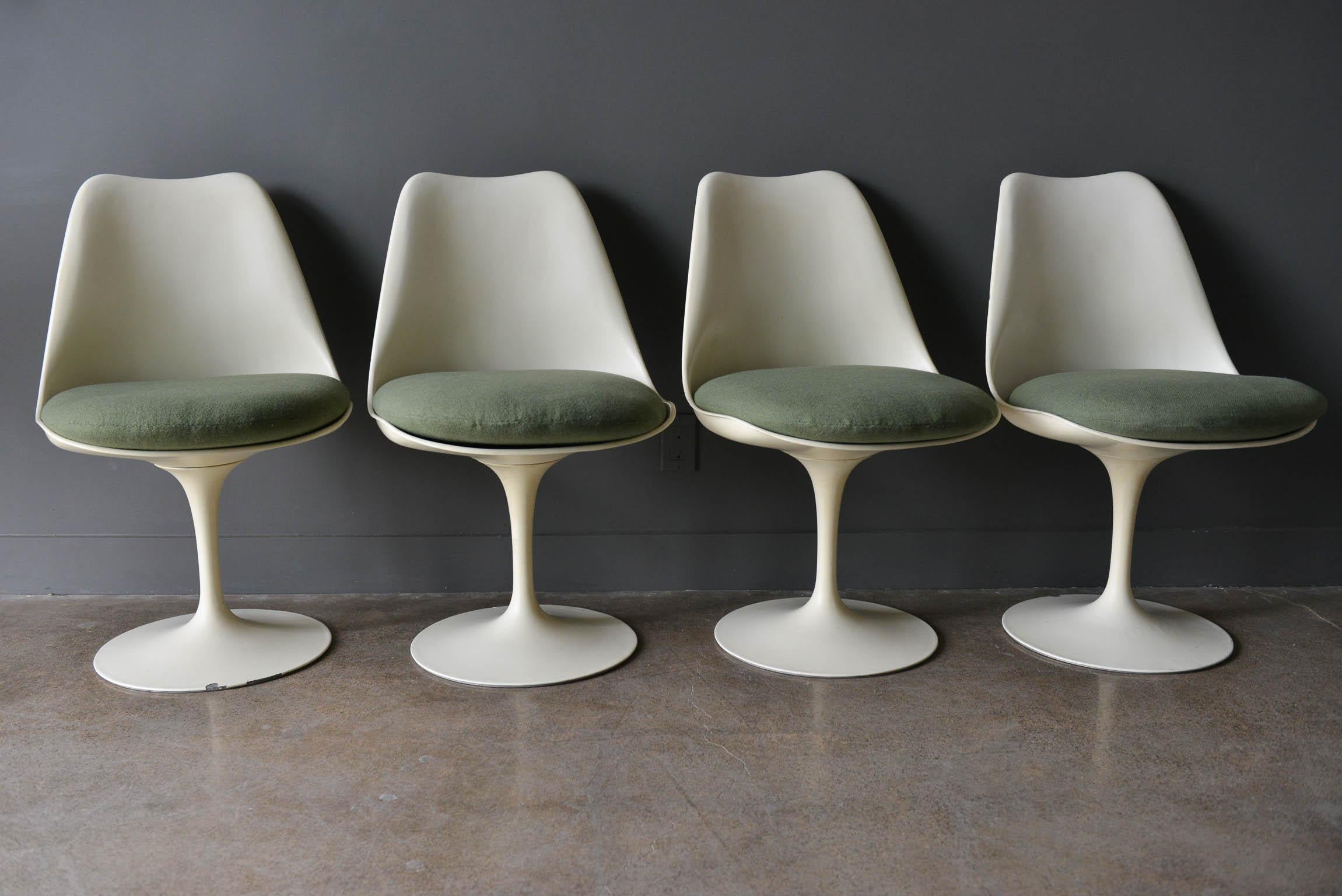Set of six early production Tulip dining chairs by Eero Saarinen for Knoll, circa 1960, with early Knoll bowtie labels, 320 Park Ave. NYC. Set includes two armchairs and four armless dining chairs. Wool upholstery in excellent condition with new