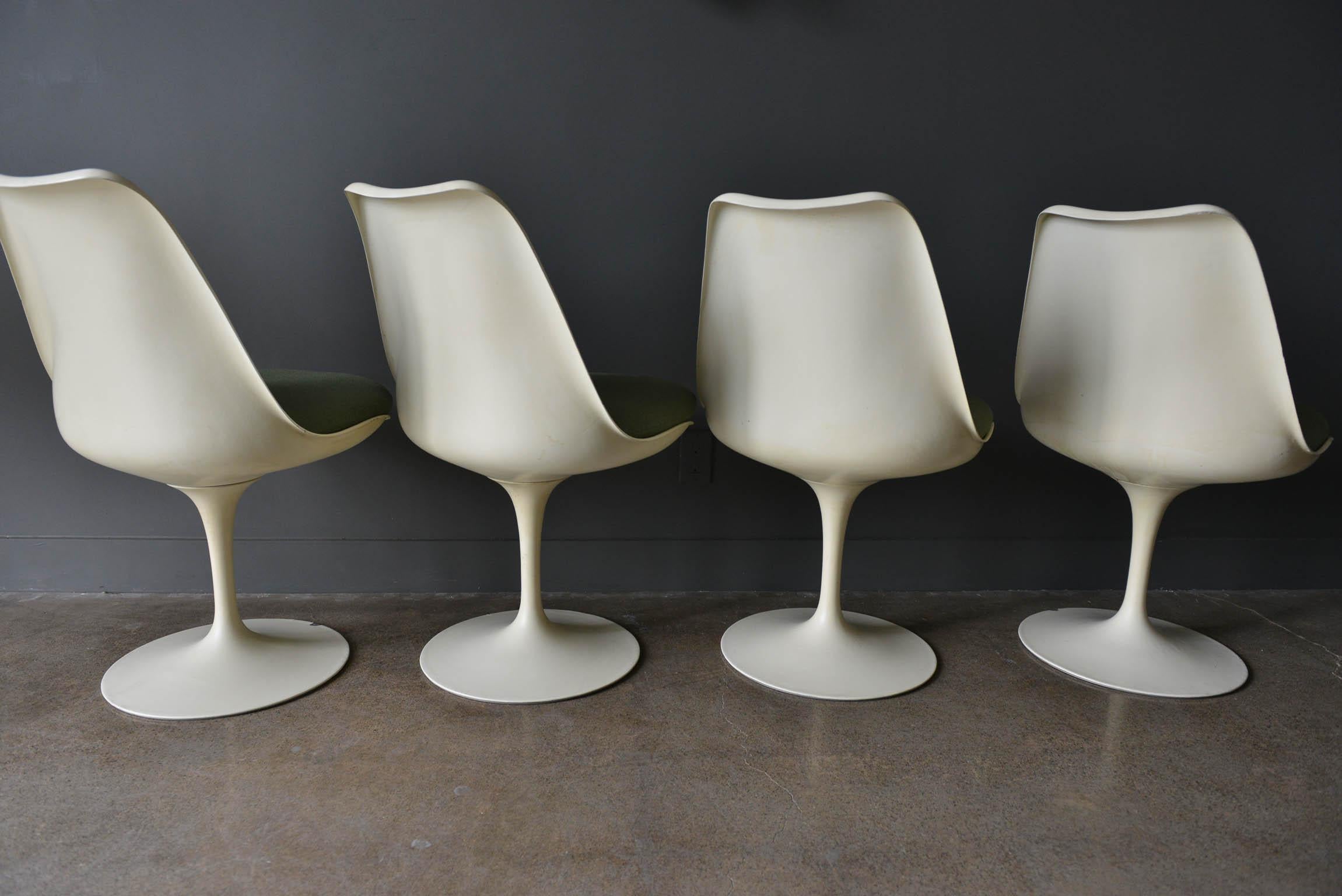 Mid-Century Modern Set of Six Early Production Tulip Dining Chairs by Eero Saarinen for Knoll