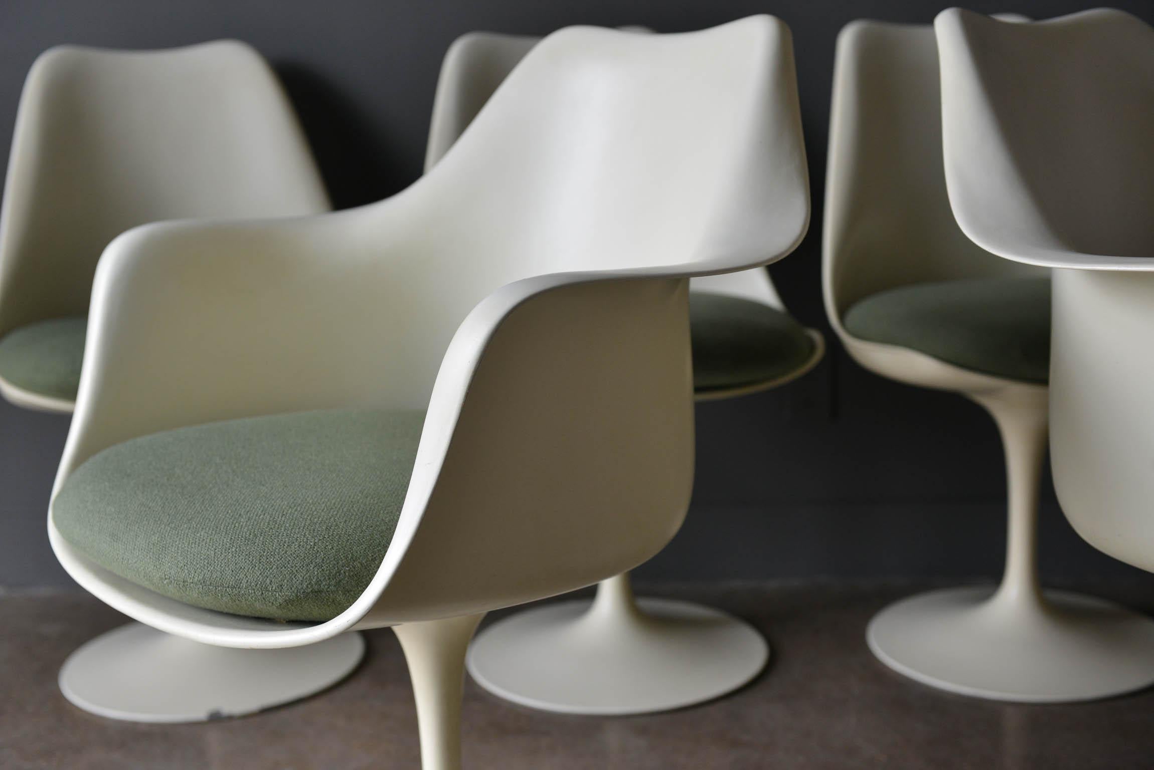 Mid-20th Century Set of Six Early Production Tulip Dining Chairs by Eero Saarinen for Knoll