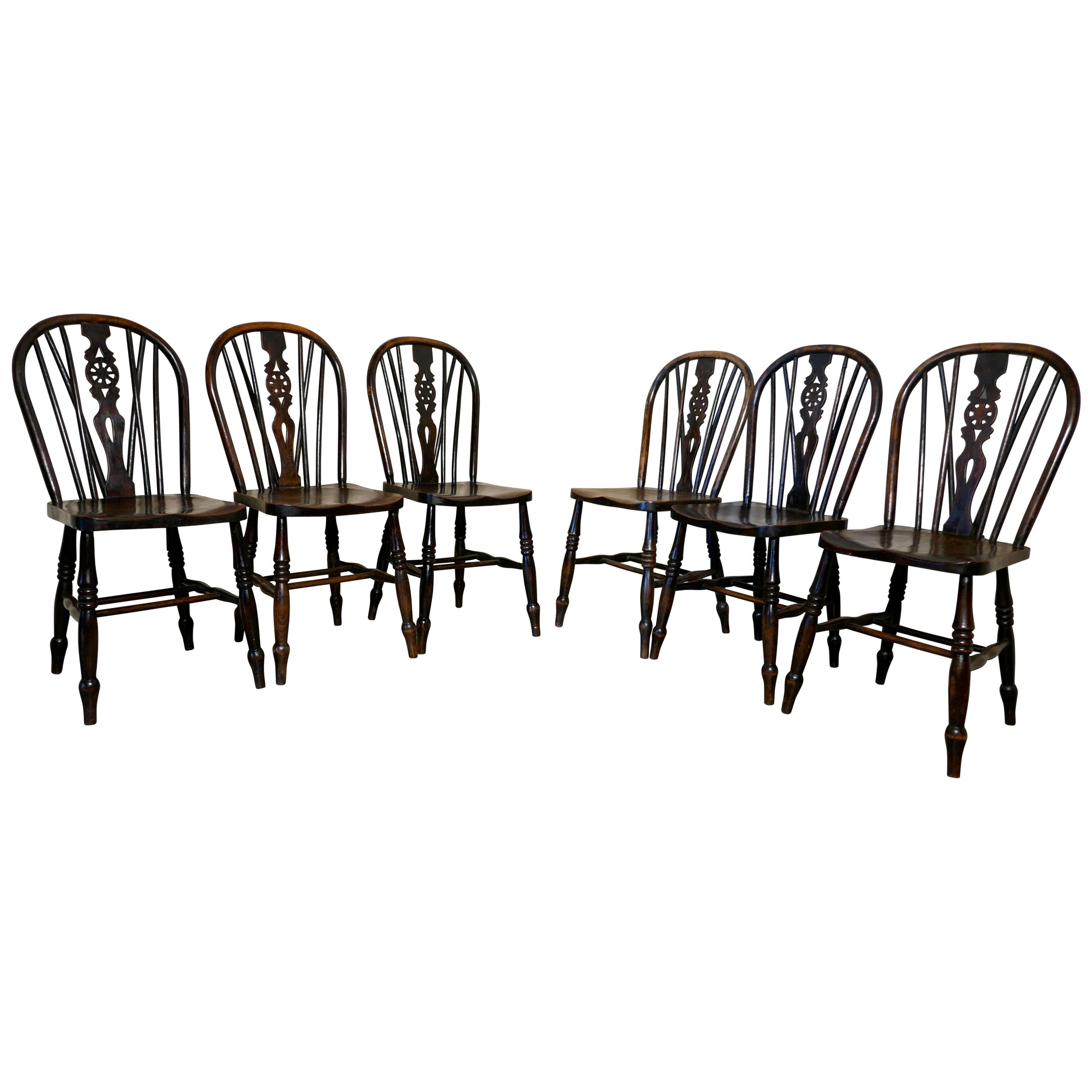 Set of Six Early Victorian Beech and Elm Wheel Back Kitchen Chairs