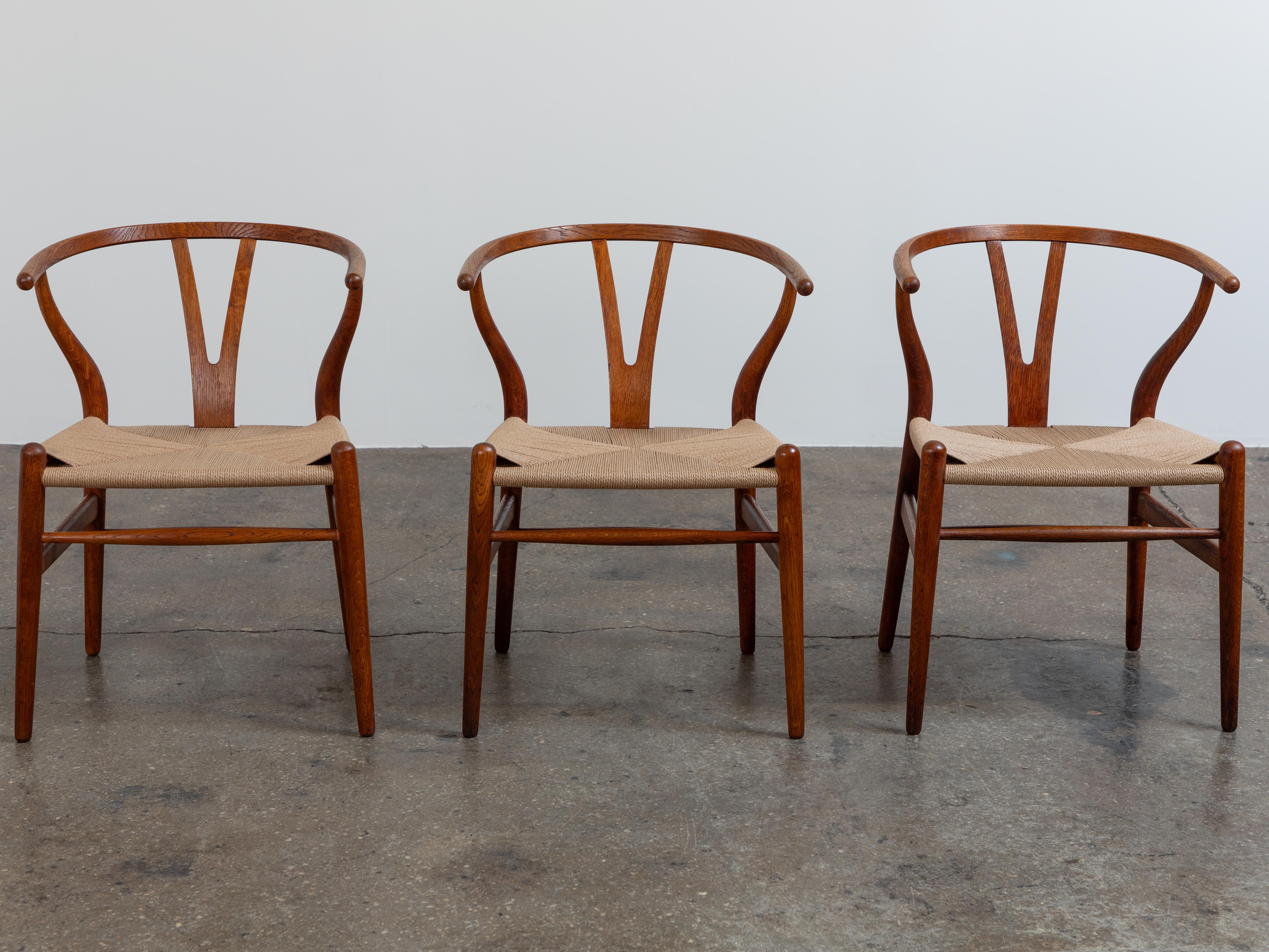 Scandinave moderne Ensemble de six chaises de salle à manger Wishbone CH-24 de Early Wegner pour Carl Hansen & Son en vente