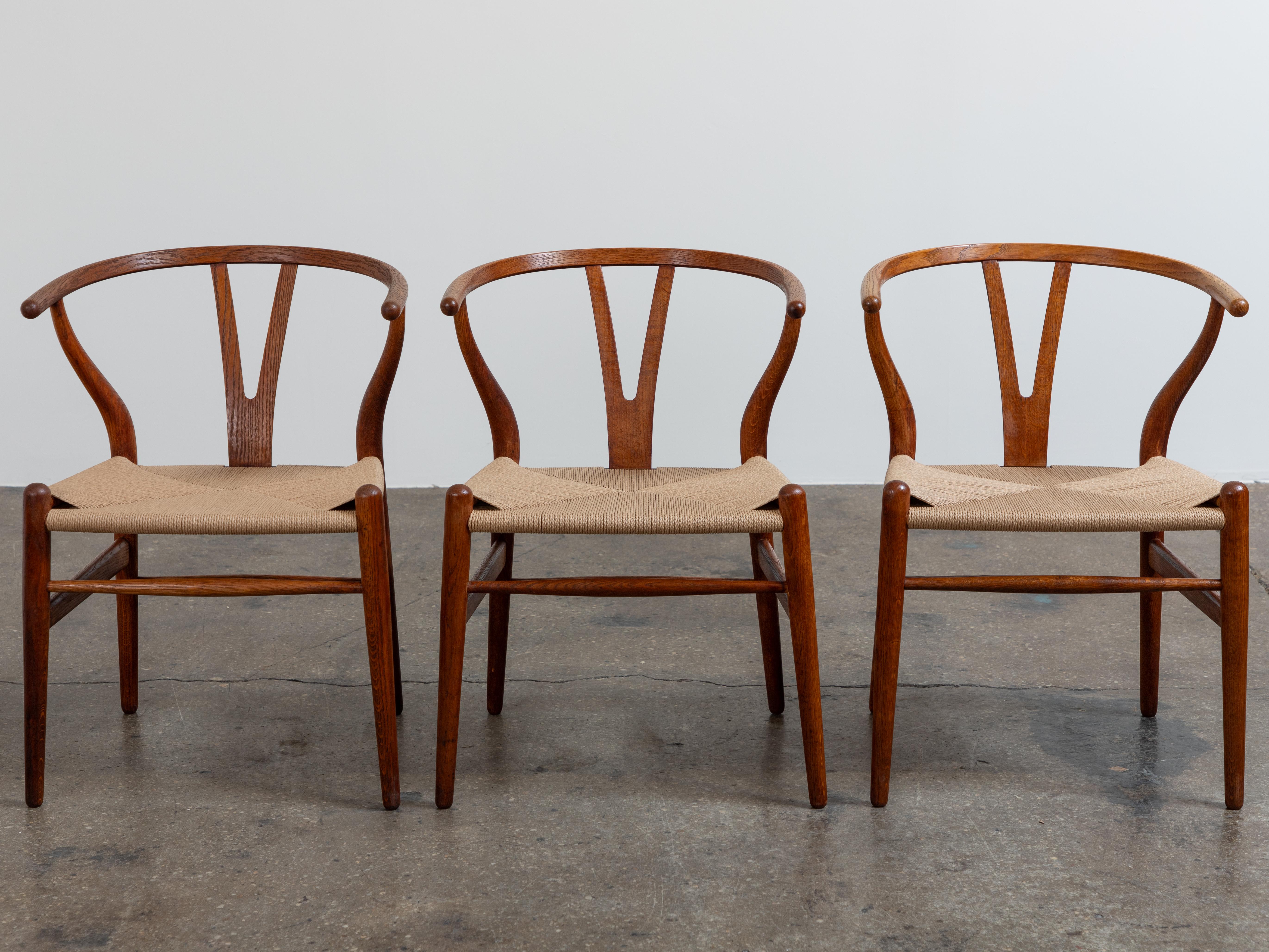 Danois Ensemble de six chaises de salle à manger Wishbone CH-24 de Early Wegner pour Carl Hansen & Son en vente