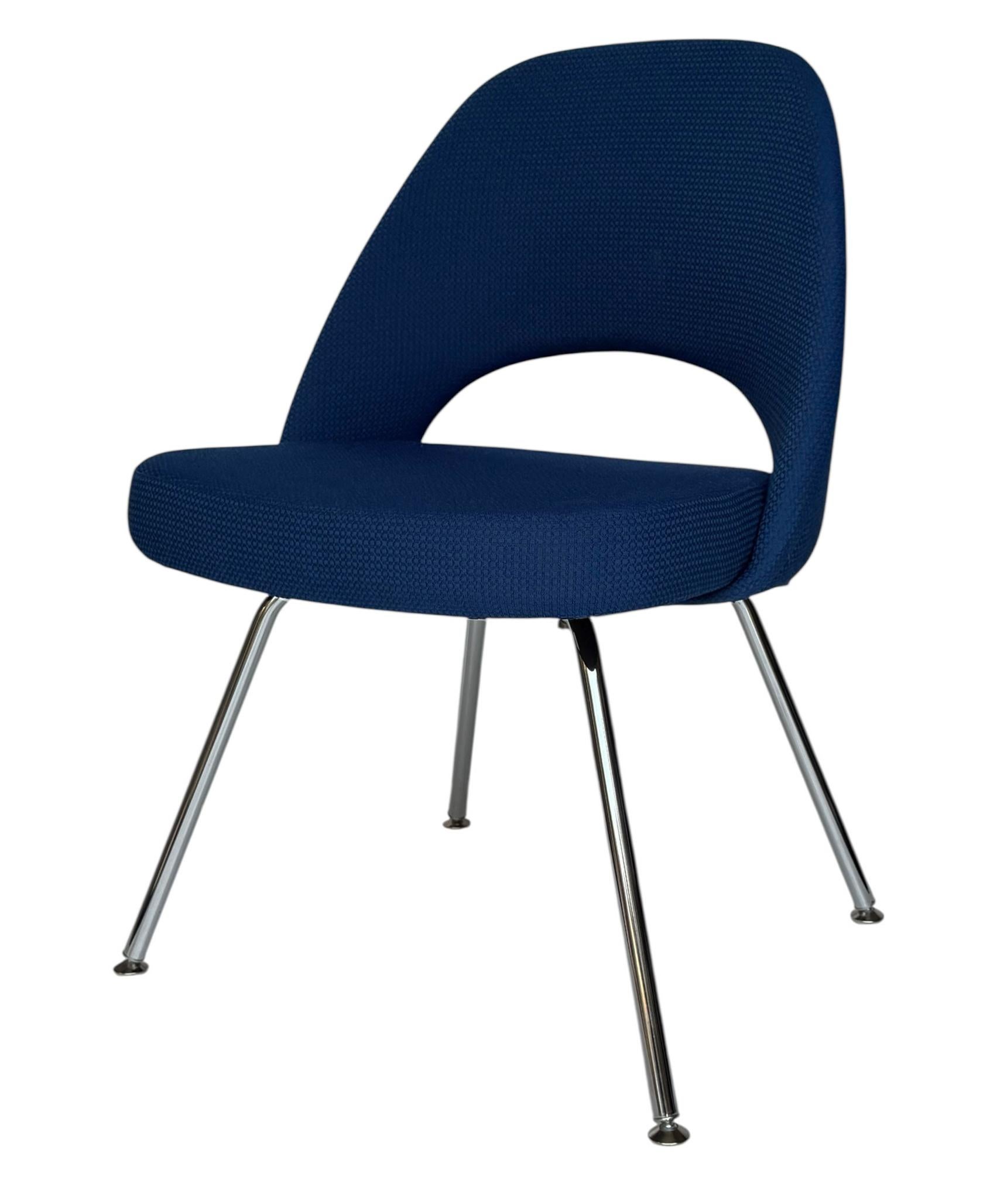 Set of Six Eero Mid Century Saarinen Executive Dining Chairs for Knoll in Navy im Angebot 3