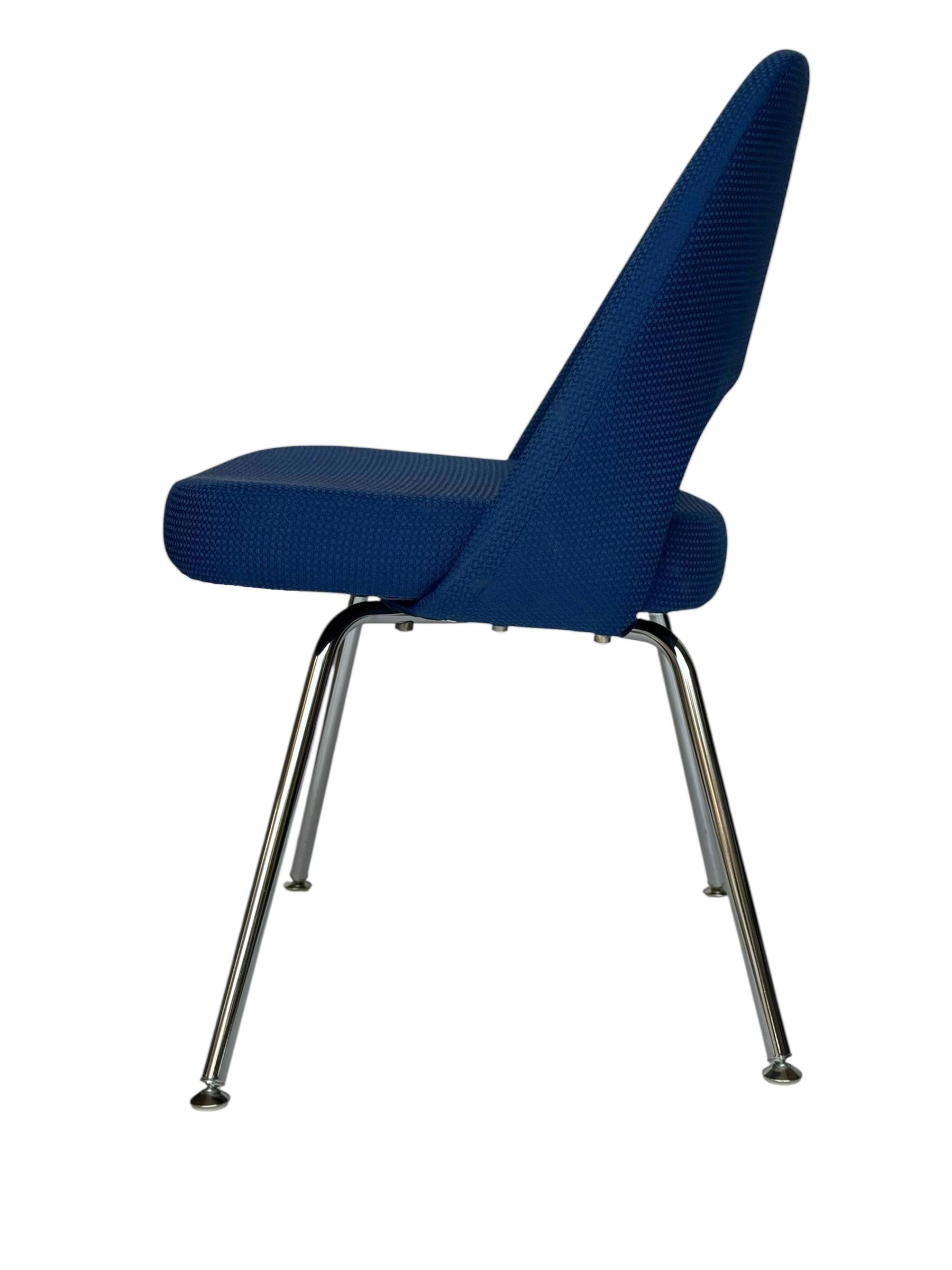 Set of Six Eero Mid Century Saarinen Executive Dining Chairs for Knoll in Navy (Moderne der Mitte des Jahrhunderts) im Angebot