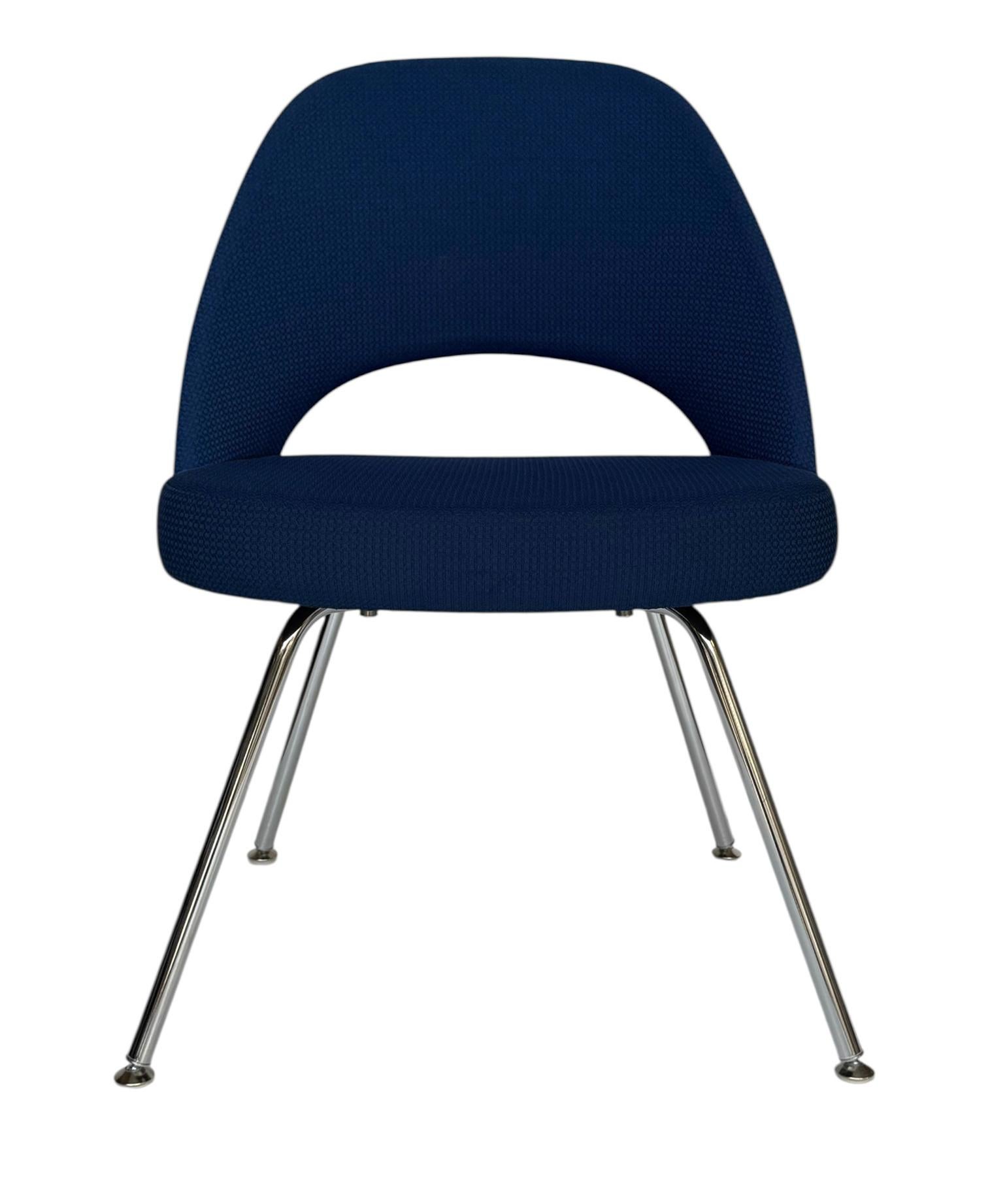 Set of Six Eero Mid Century Saarinen Executive Dining Chairs for Knoll in Navy (amerikanisch) im Angebot