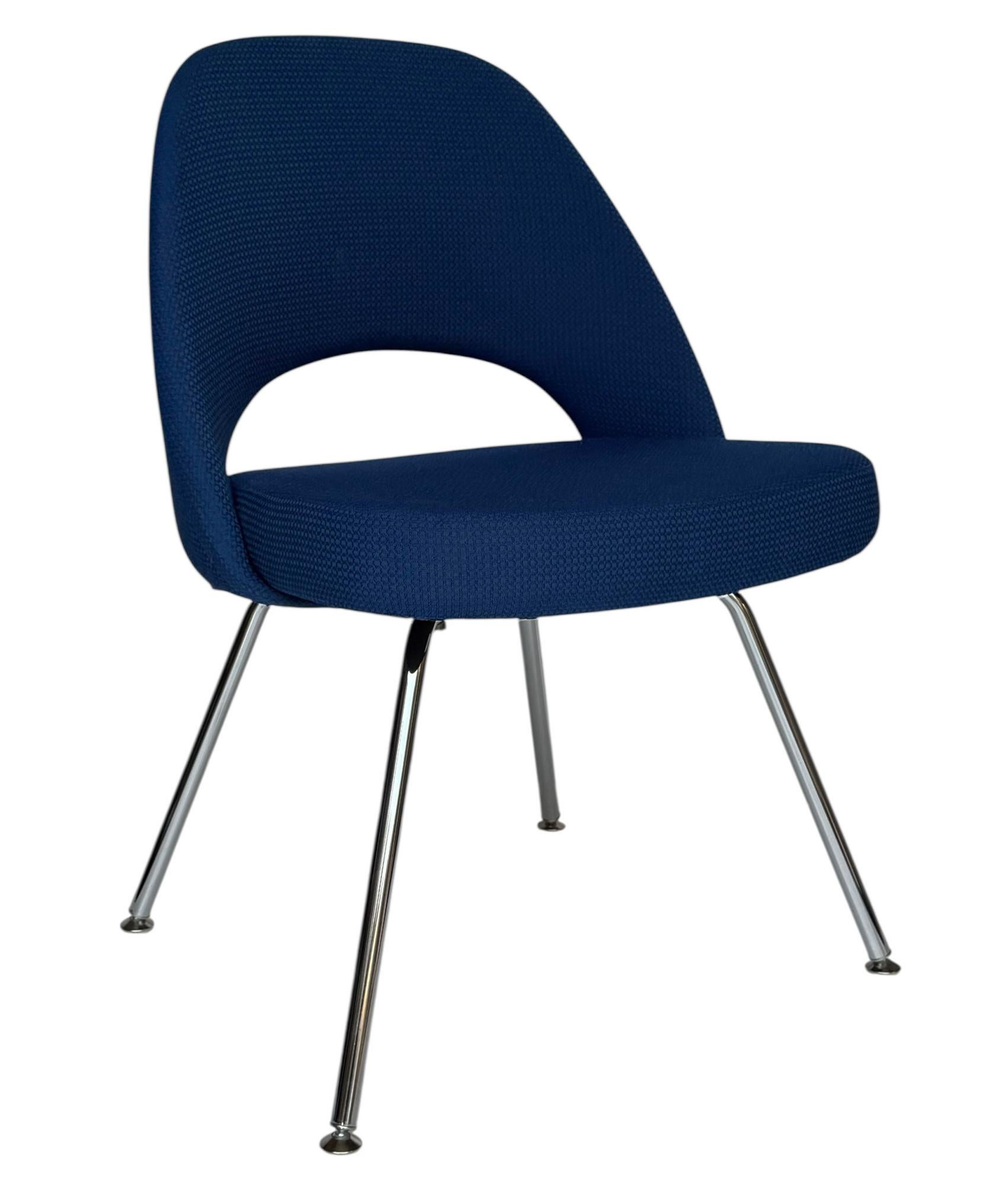 Set of Six Eero Mid Century Saarinen Executive Dining Chairs for Knoll in Navy im Angebot 1