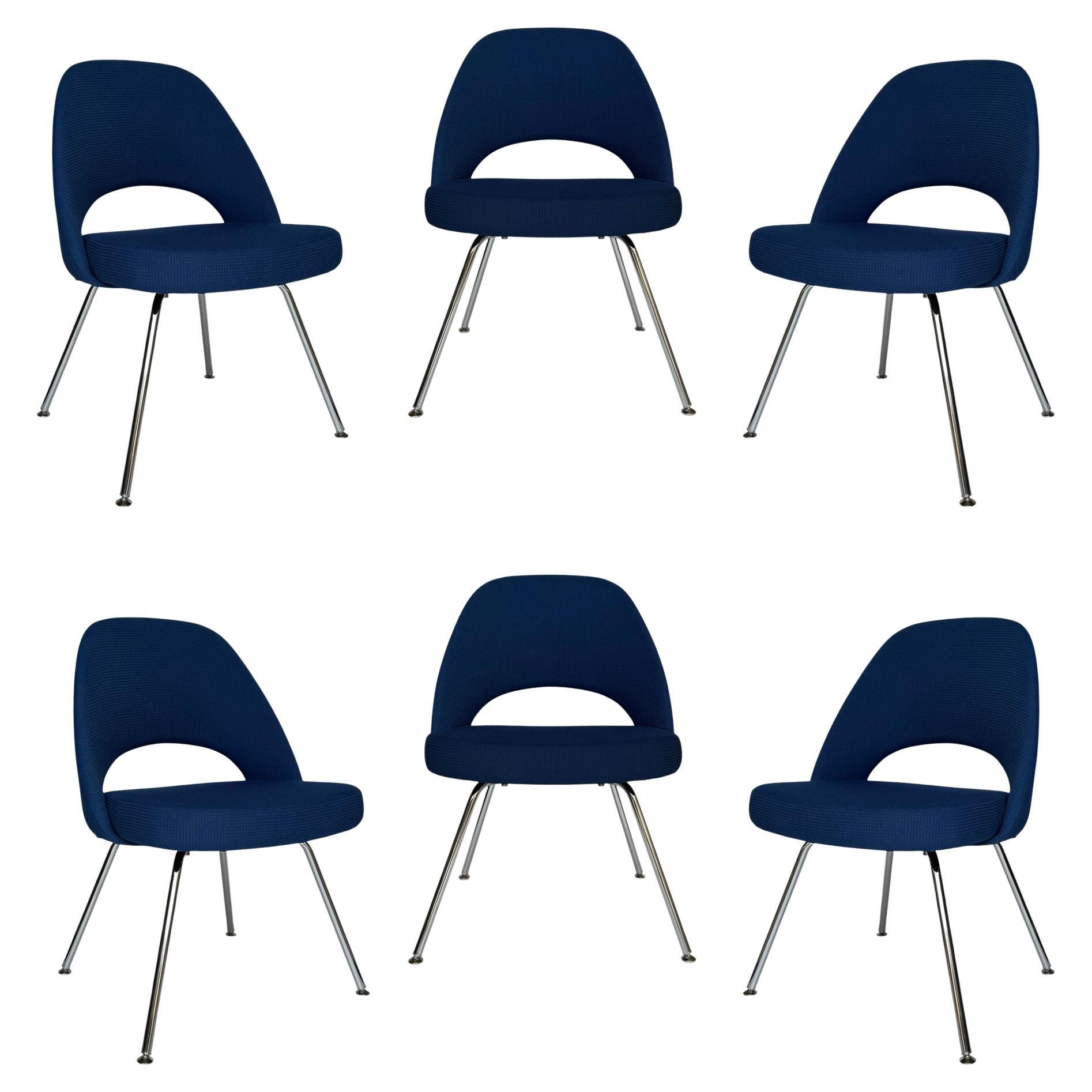Set of Six Eero Mid Century Saarinen Executive Dining Chairs for Knoll in Navy im Angebot