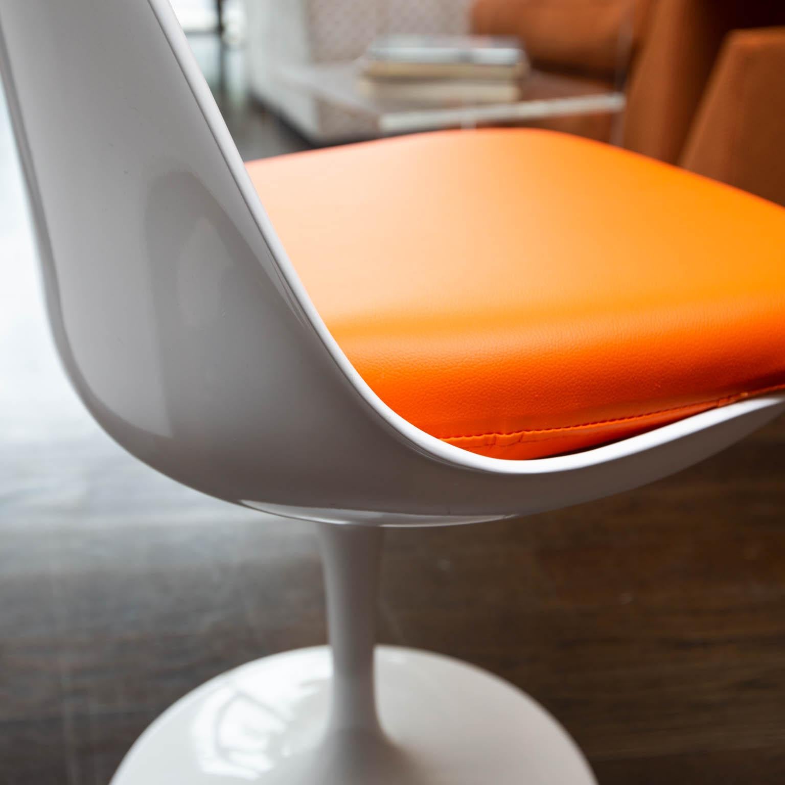 American Set of Six Eero Saarinen Tulip Chairs for Knoll For Sale