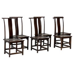 Ensemble de six élégantes chaises de salle à manger en chêne brutaliste.