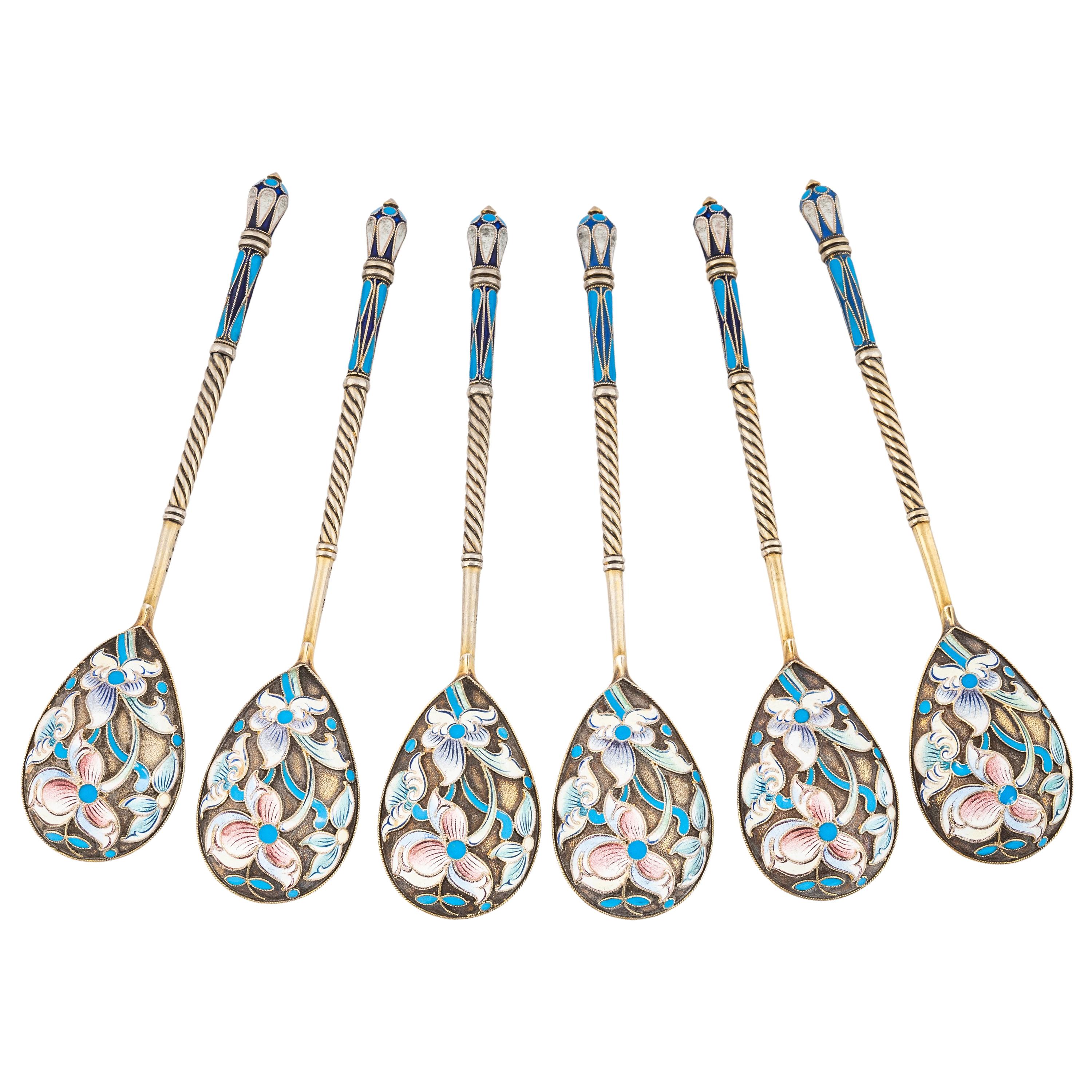 Juego de seis cucharillas de plata esmaltada, Siglo XX