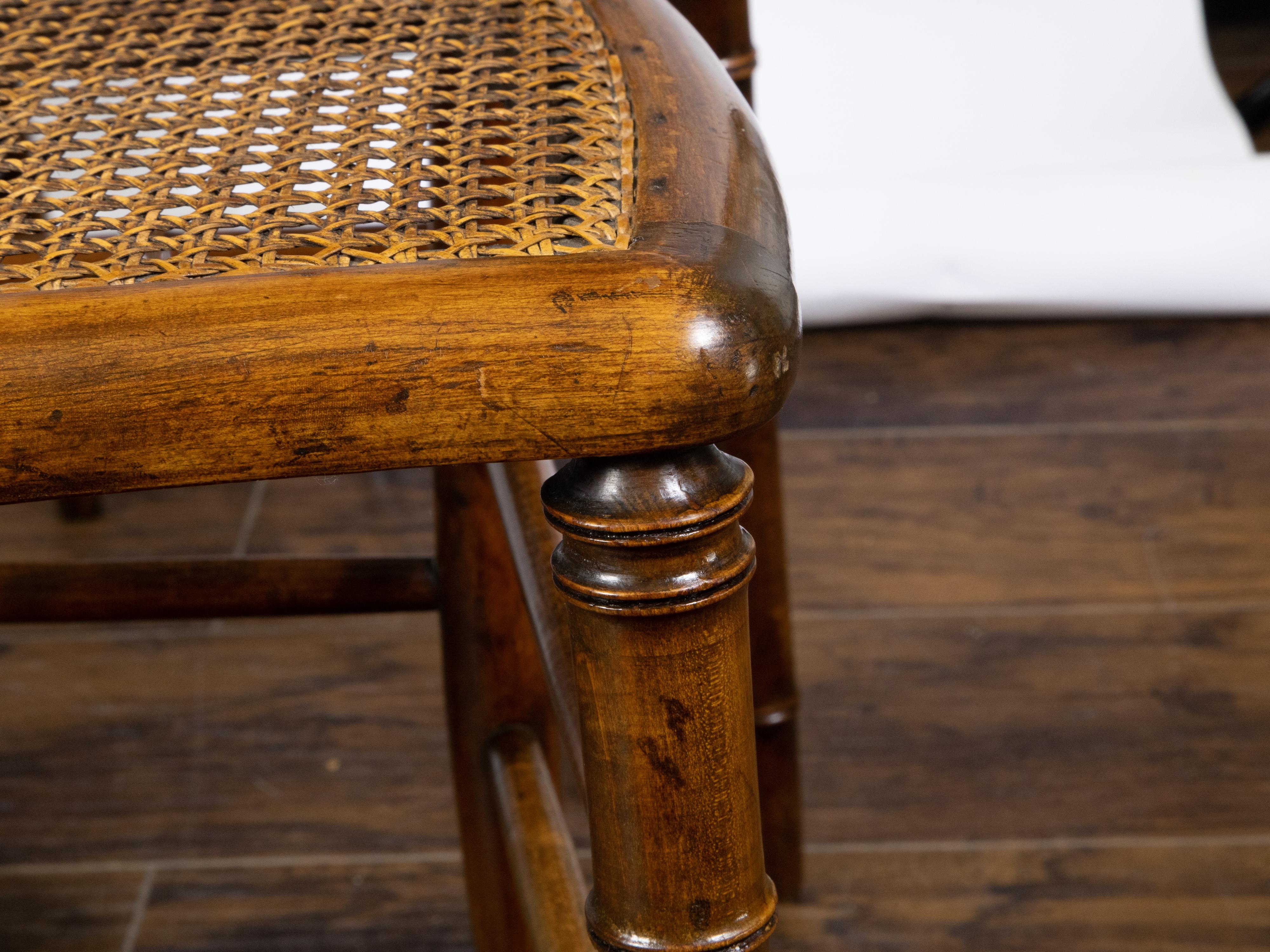 Ensemble de six chaises d'appoint anglaises 1900 en faux bambou et noyer à assise cannée en vente 1