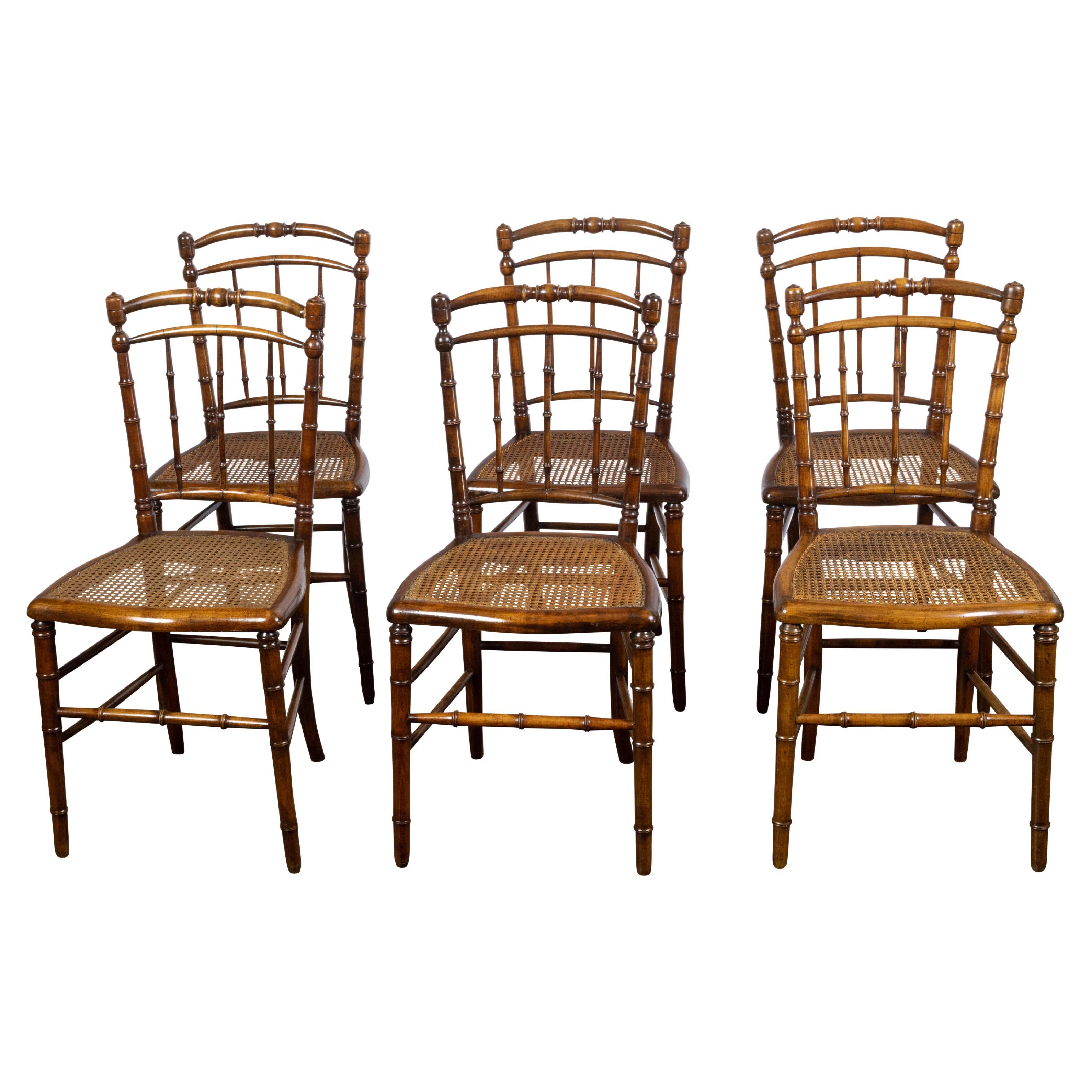 Ensemble de six chaises d'appoint anglaises 1900 en faux bambou et noyer à assise cannée en vente