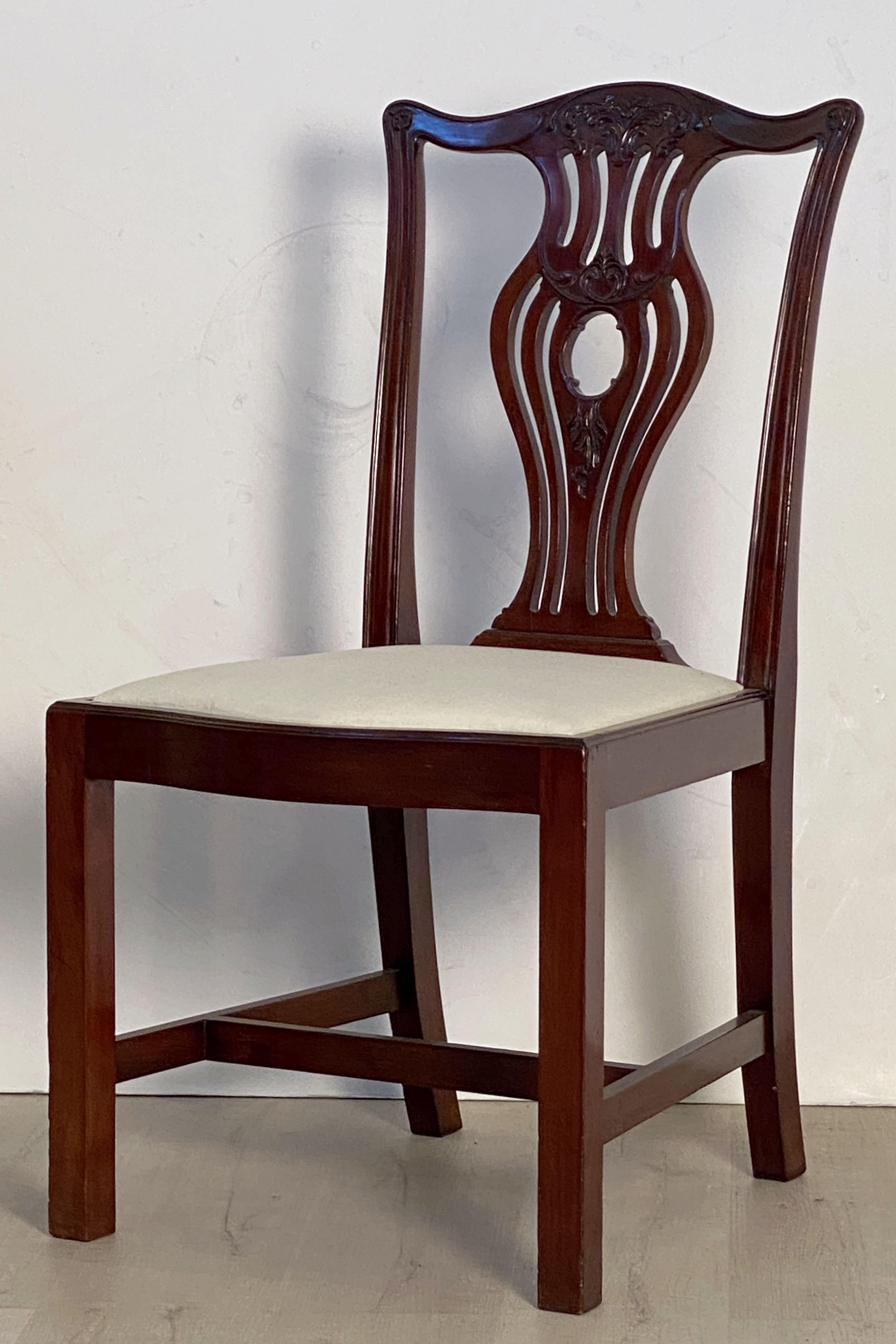 Set of Six English Dining Chairs of Mahogany in the Art Nouveau Style 1