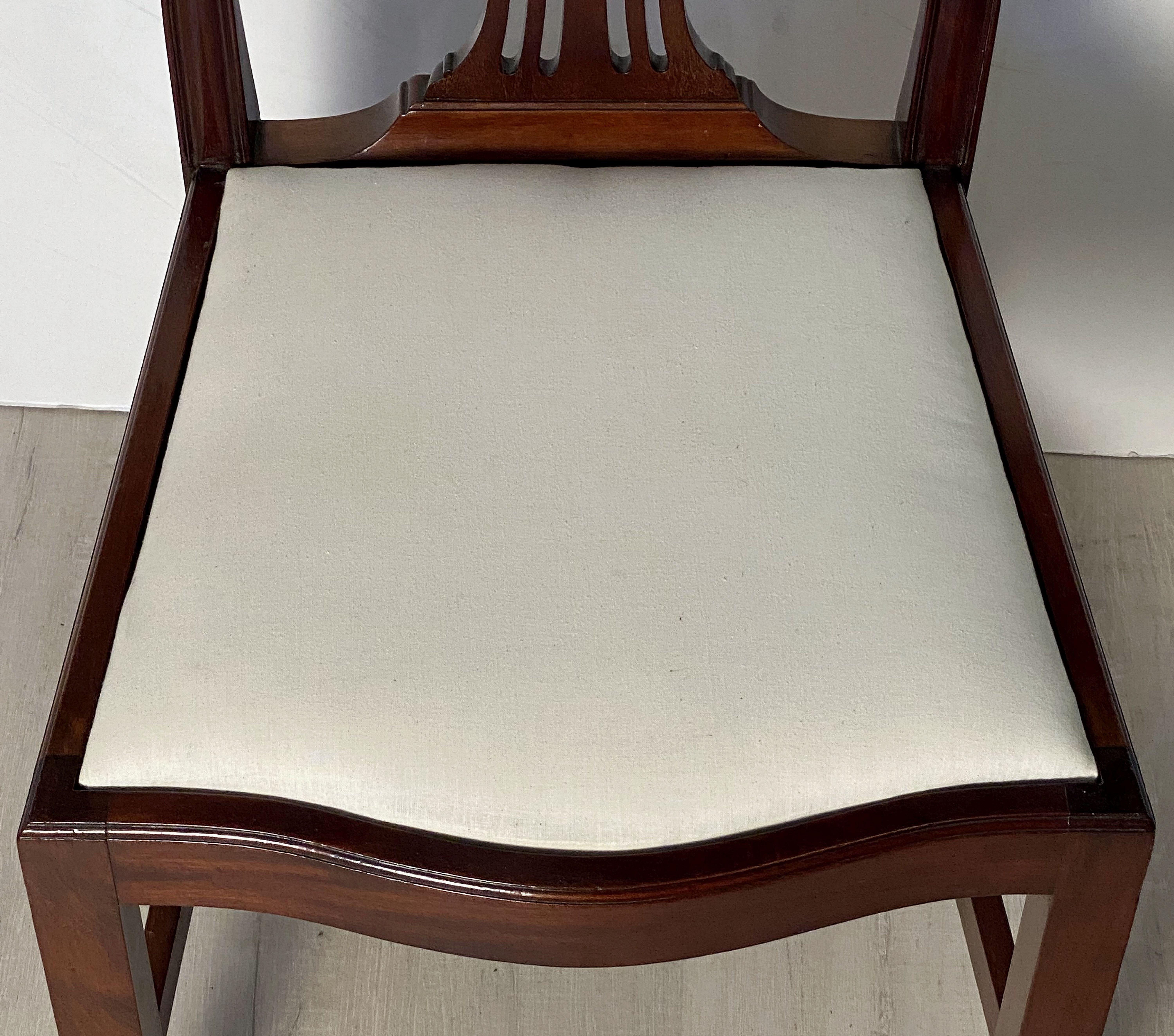 Set of Six English Dining Chairs of Mahogany in the Art Nouveau Style 3