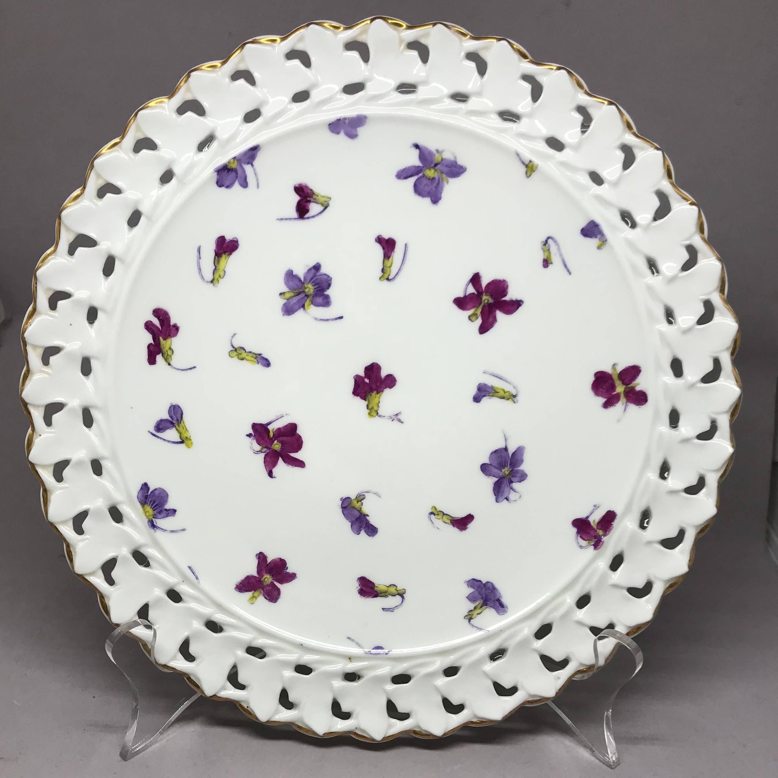 Set of Six Pink and Purple Floral Gilt Plates In Good Condition For Sale In New York, NY