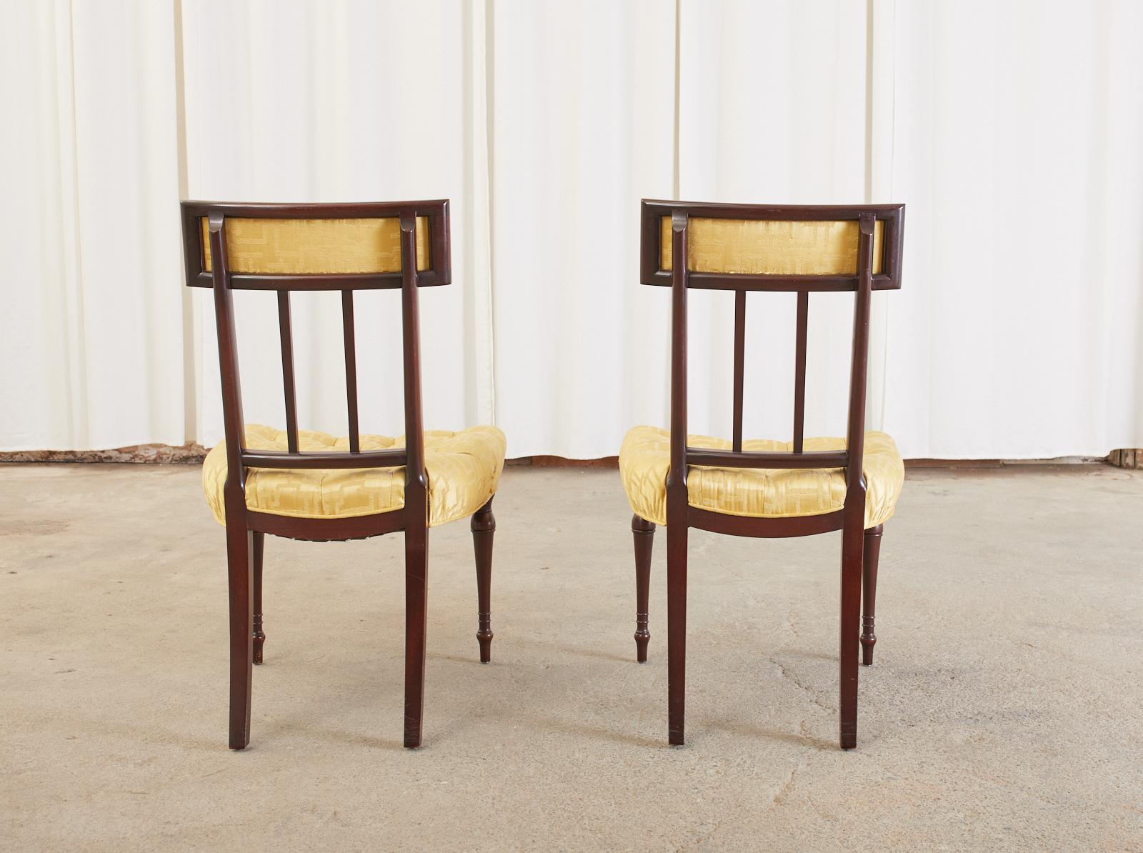 Ensemble de six chaises de salle à manger touffetées en acajou de style Régence anglaise en vente 9