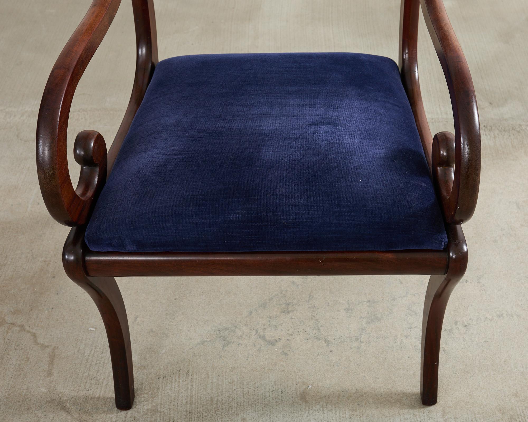 Set di sei sedie da pranzo in stile Regency inglese in mogano Klismos in vendita 12