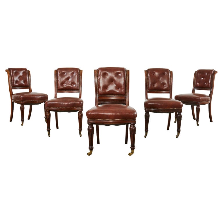 Ensemble de six chaises de salle à manger de style Régence anglaise en cuir  d'acajou sur 1stDibs