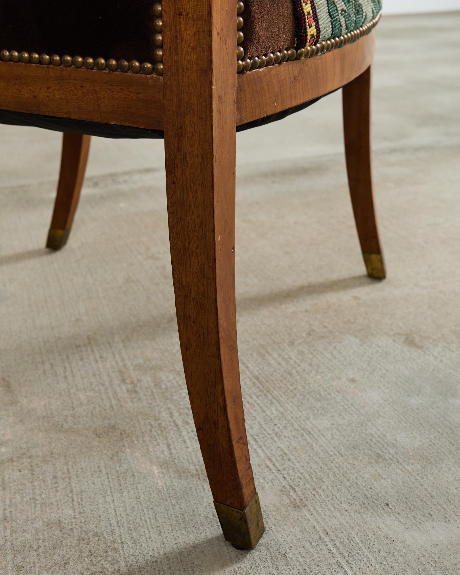 Ensemble de six fauteuils de salle à manger ou de bibliothèque en noyer de style Régence anglaise en vente 3