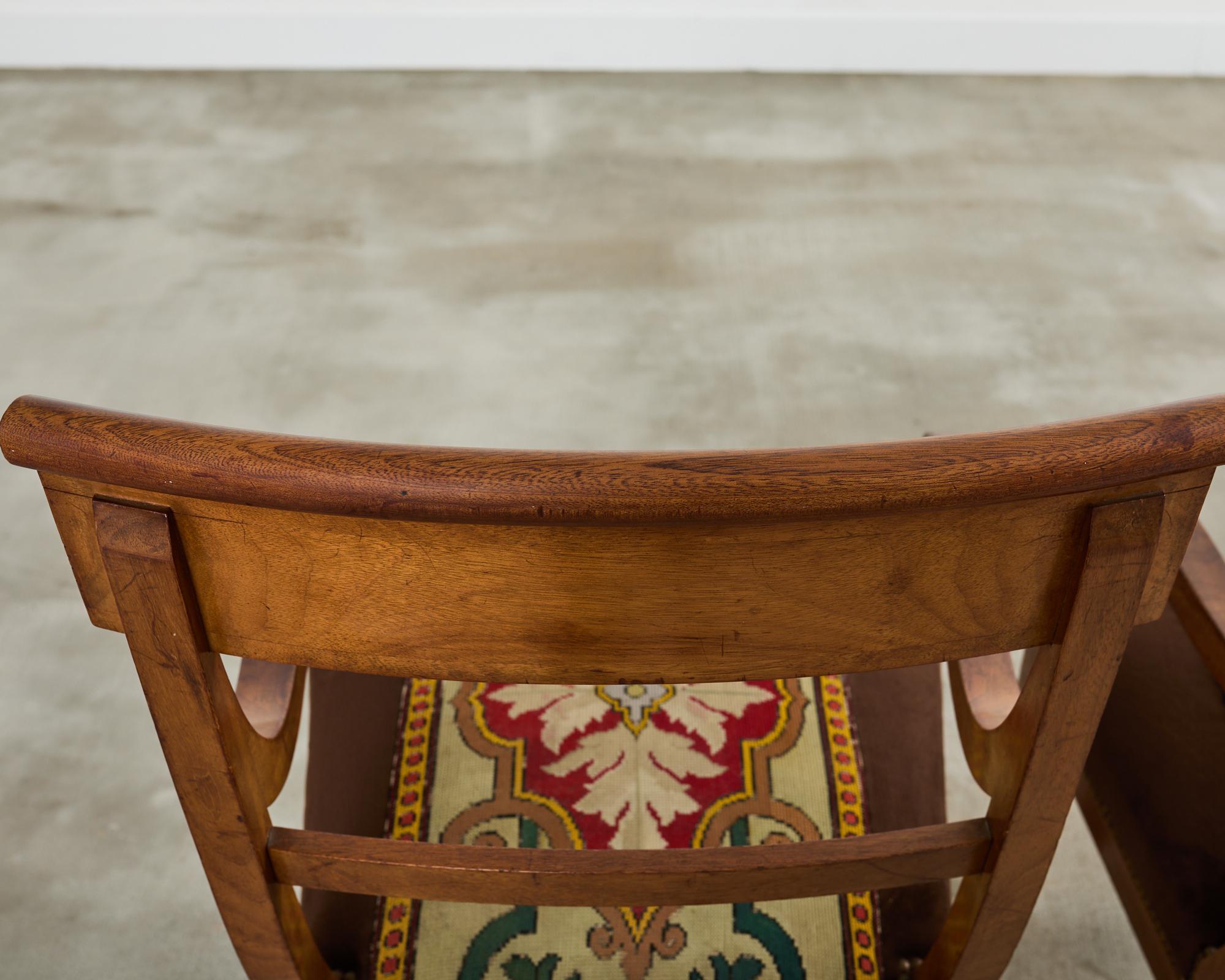 Ensemble de six fauteuils de salle à manger ou de bibliothèque en noyer de style Régence anglaise en vente 7