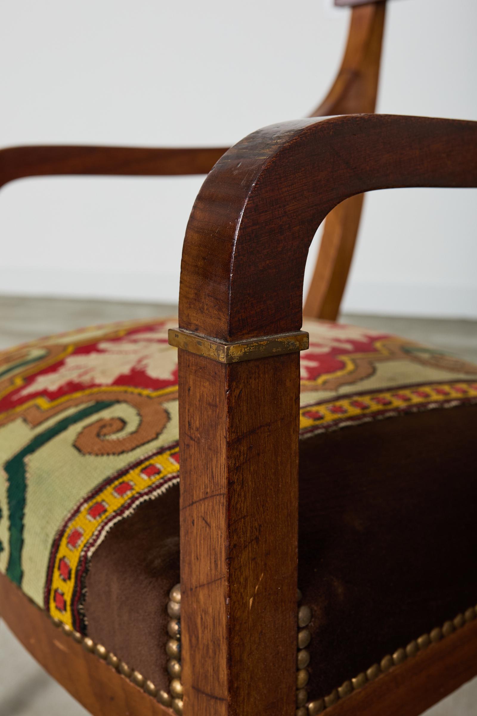 Ensemble de six fauteuils de salle à manger ou de bibliothèque en noyer de style Régence anglaise en vente 11
